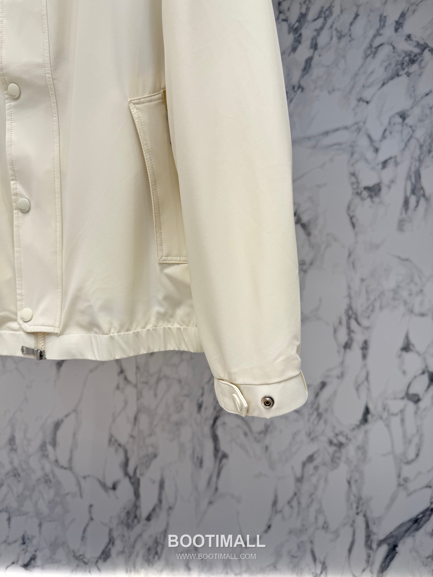 Gucci Logo Patch Hooded Outerwear White Windbreaker 구찌 로고 패치 후드 아우터 화이트 바람막이 7