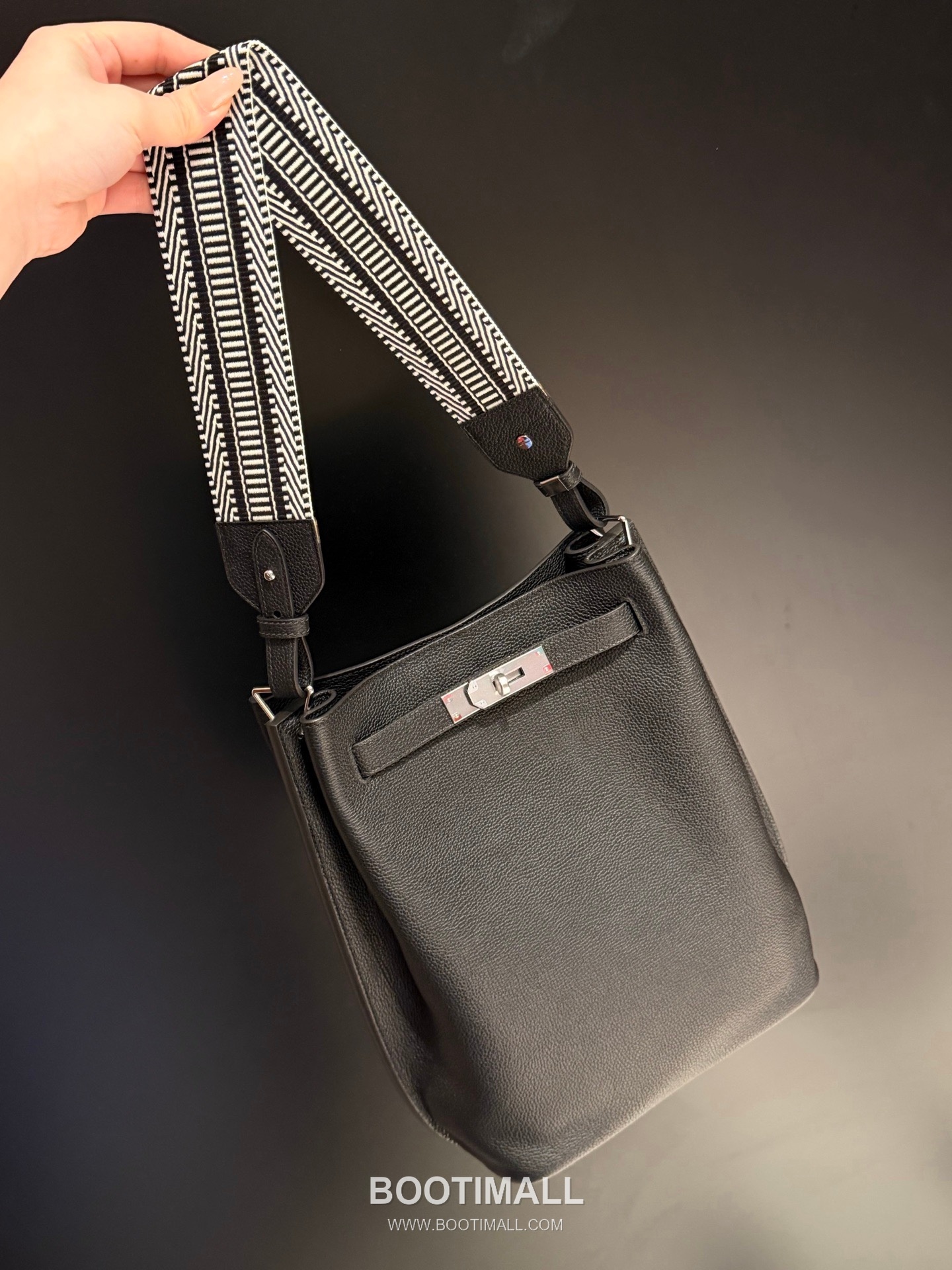 Hermes So Kelly 22 Togo Leather Black Top Handle Bag 에르메스 소 켈리 22 토고 레더 블랙 탑핸들백 22cm 2