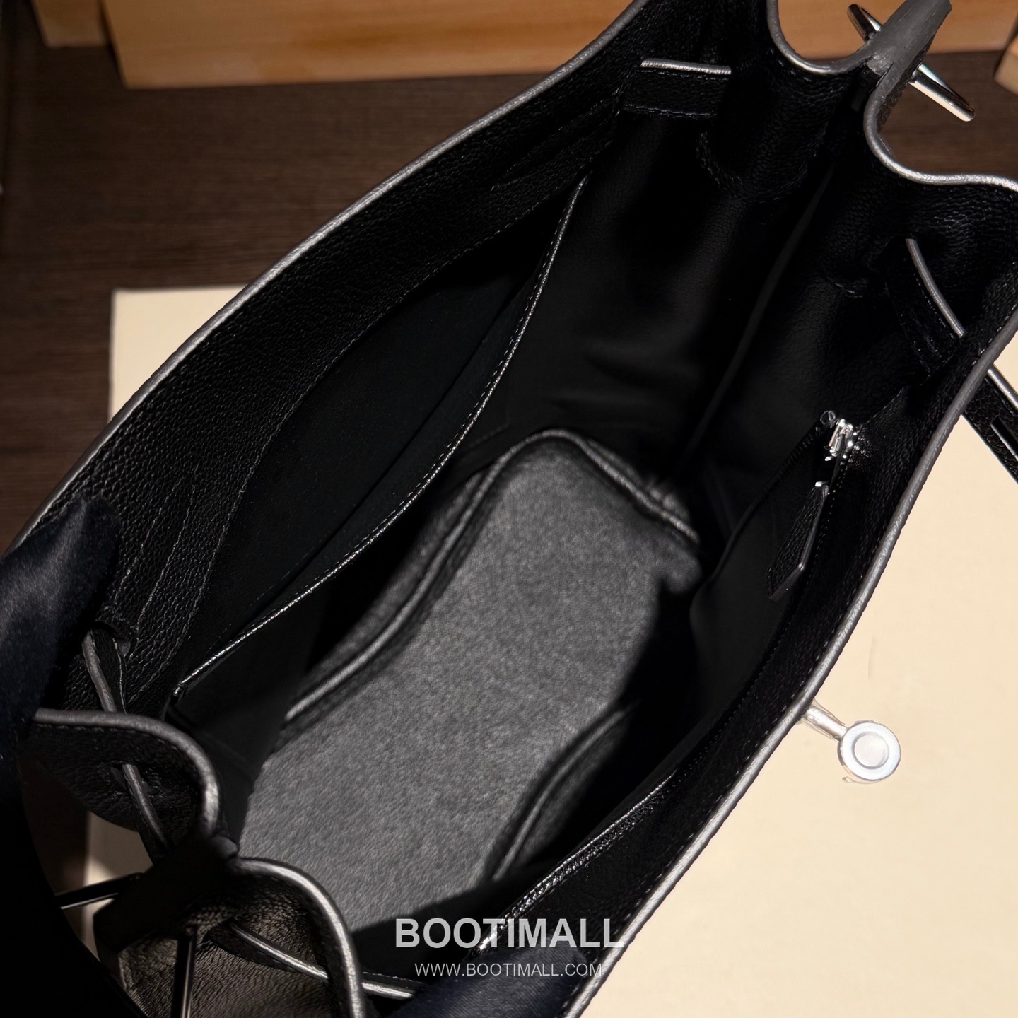 Hermes So Kelly 22 Togo Leather Black Top Handle Bag 에르메스 소 켈리 22 토고 레더 블랙 탑핸들백 22cm 12