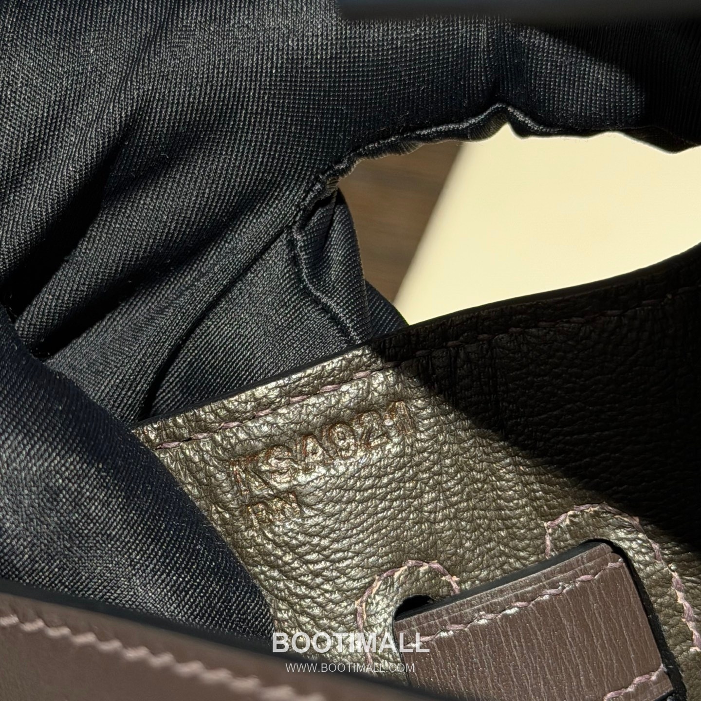 Hermès Kelly Lakis 28 Box Calfskin Leather Ebony Handbag 에르메스 켈리 라키스 28 박스 카프스킨 레더 에보니 핸드백 28cm 10