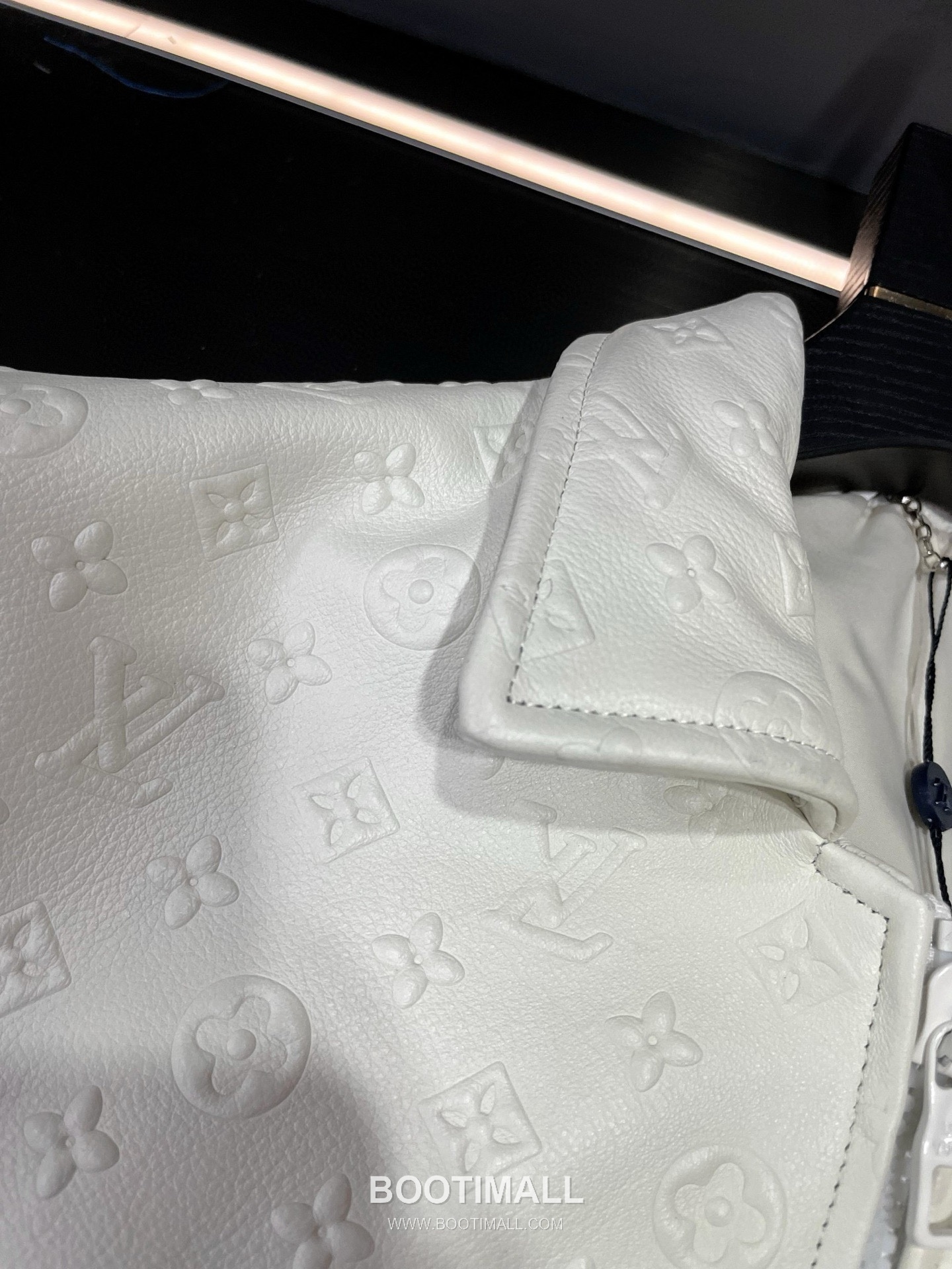 Louis Vuitton 2026 Embossed Leather Jacket Lambskin, Cashmere Black 루이비통 2026 엠보스 가죽 재킷 양가죽, 캐시미어 블랙 3