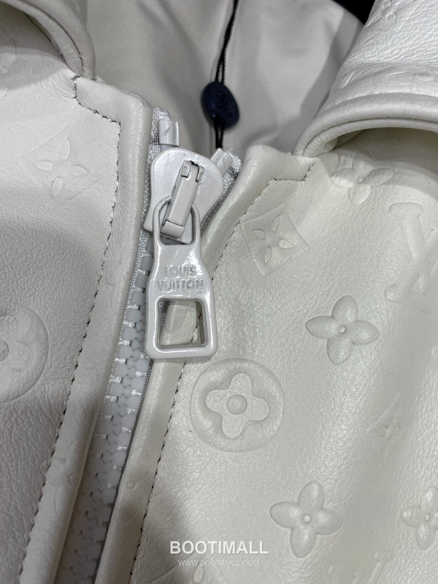 Louis Vuitton 2026 Embossed Leather Jacket Lambskin, Cashmere Black 루이비통 2026 엠보스 가죽 재킷 양가죽, 캐시미어 블랙 4