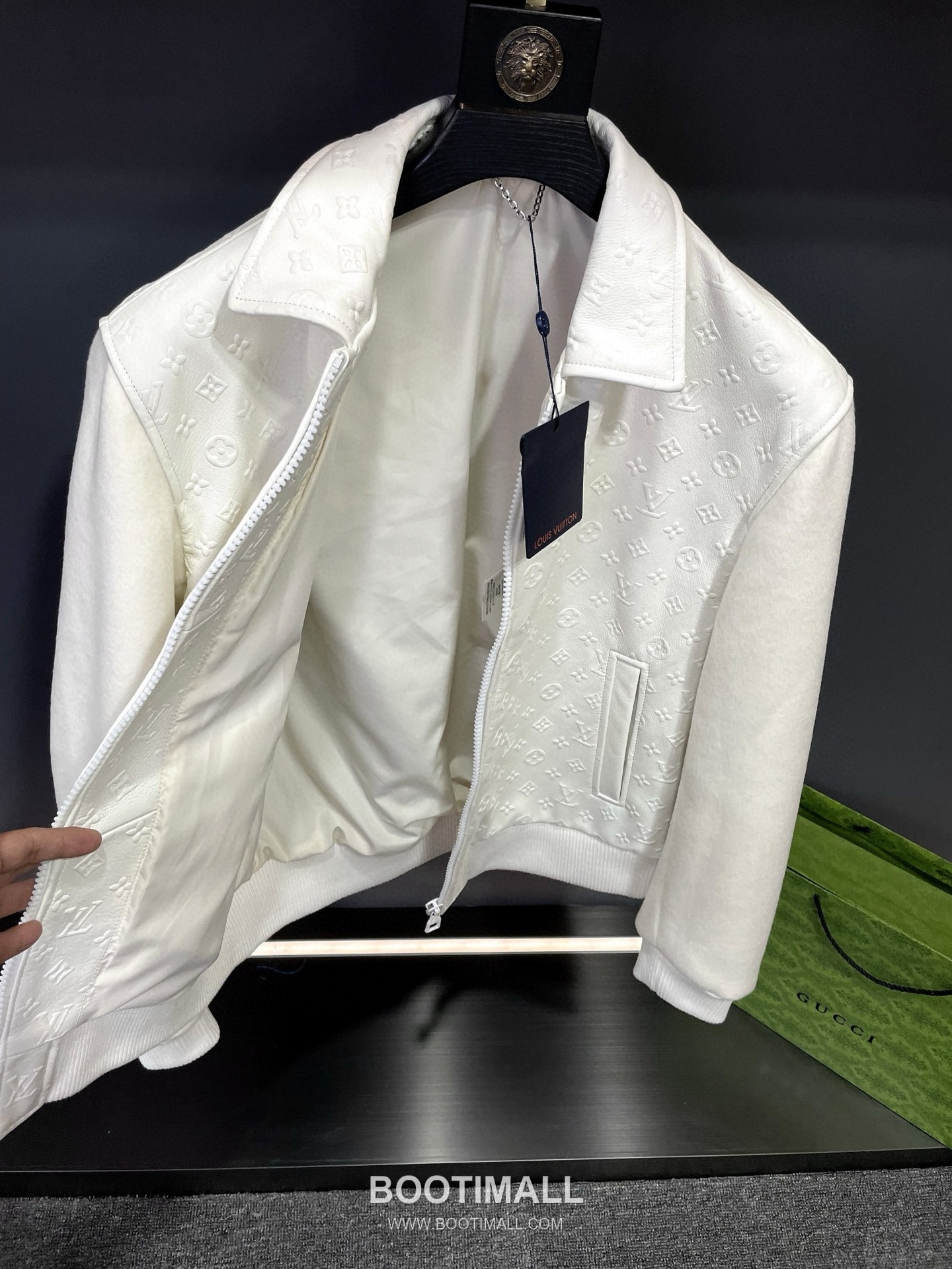 Louis Vuitton 2026 Embossed Leather Jacket Lambskin, Cashmere Black 루이비통 2026 엠보스 가죽 재킷 양가죽, 캐시미어 블랙 12