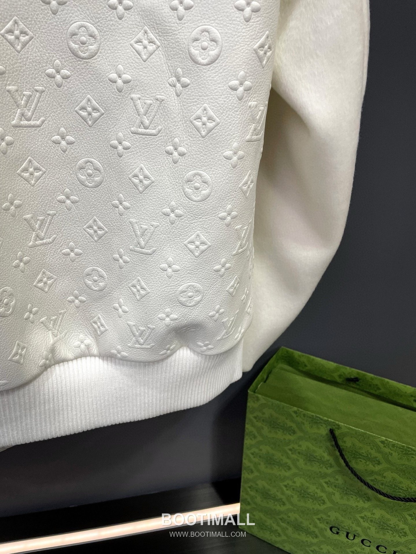 Louis Vuitton 2026 Embossed Leather Jacket Lambskin, Cashmere Black 루이비통 2026 엠보스 가죽 재킷 양가죽, 캐시미어 블랙 14