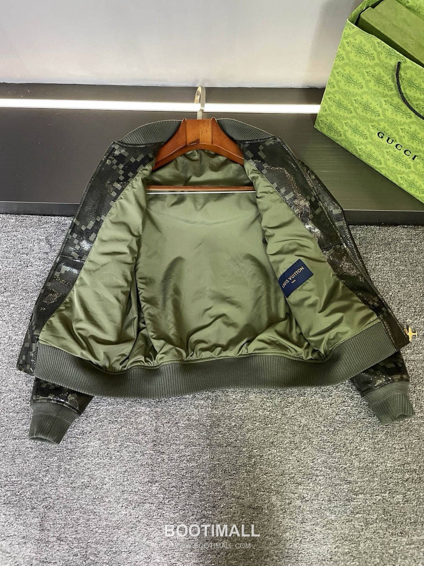 Louis Vuitton Snakeskin-Embossed Damier Leather Jacket Lambskin 루이비통 스네이크 엠보스드 다미에 가죽 재킷 양가죽 9