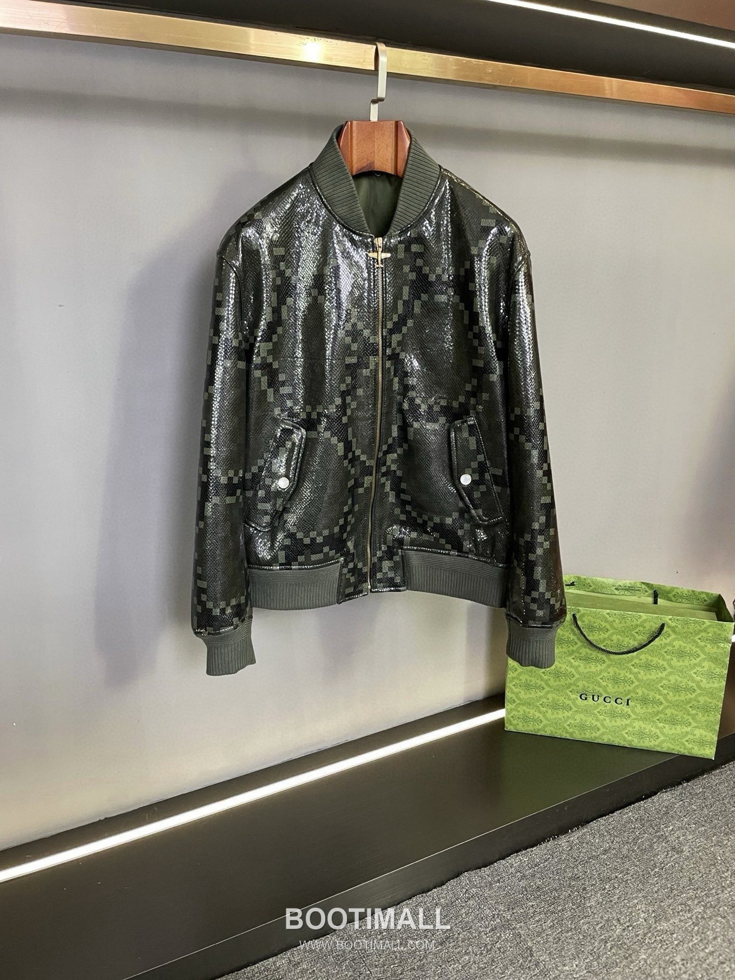 Louis Vuitton Snakeskin-Embossed Damier Leather Jacket Lambskin 루이비통 스네이크 엠보스드 다미에 가죽 재킷 양가죽 12