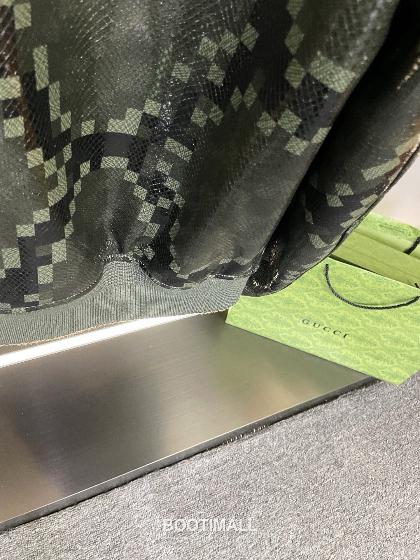 Louis Vuitton Snakeskin-Embossed Damier Leather Jacket Lambskin 루이비통 스네이크 엠보스드 다미에 가죽 재킷 양가죽 15