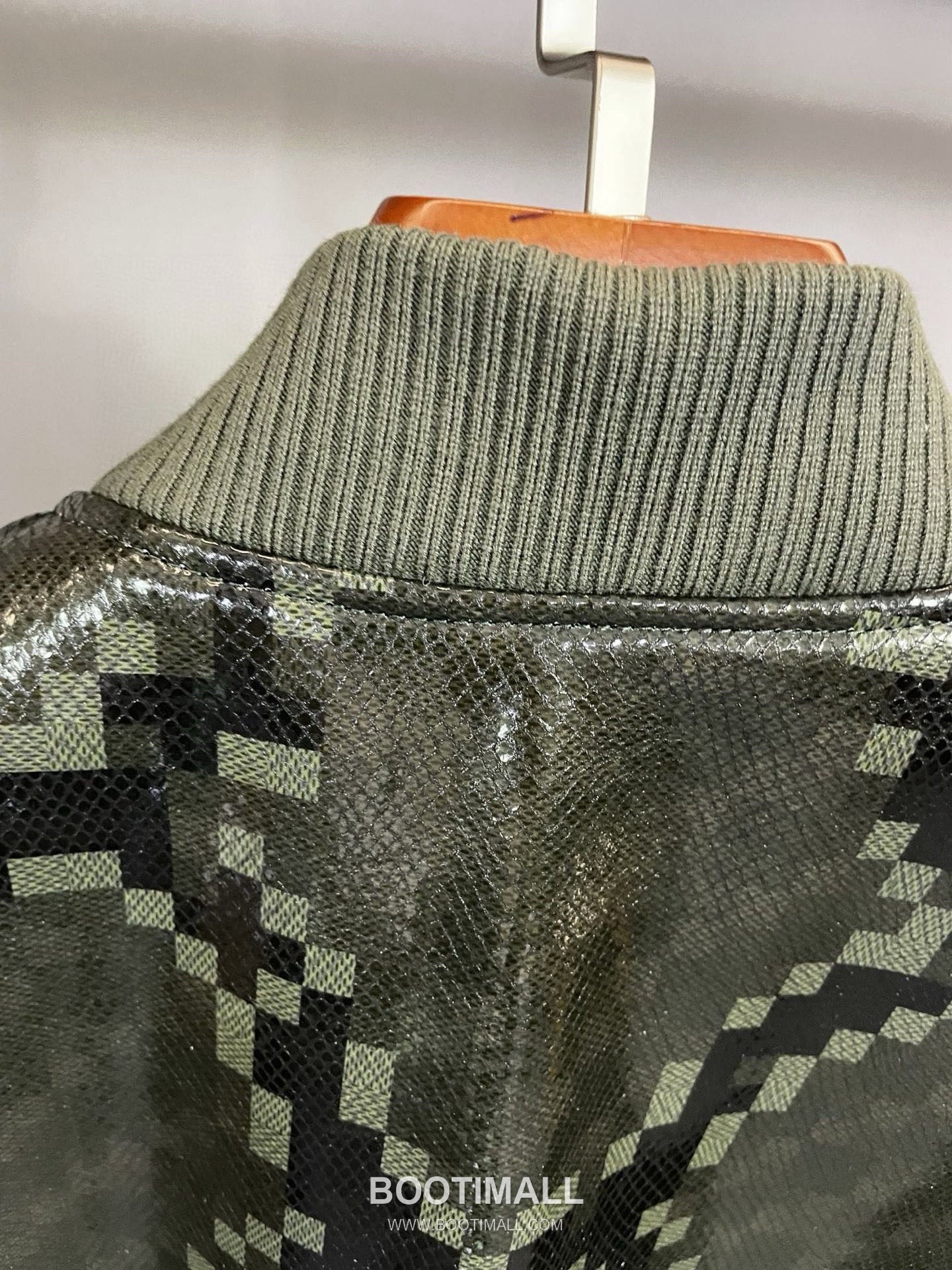 Louis Vuitton Snakeskin-Embossed Damier Leather Jacket Lambskin 루이비통 스네이크 엠보스드 다미에 가죽 재킷 양가죽 17