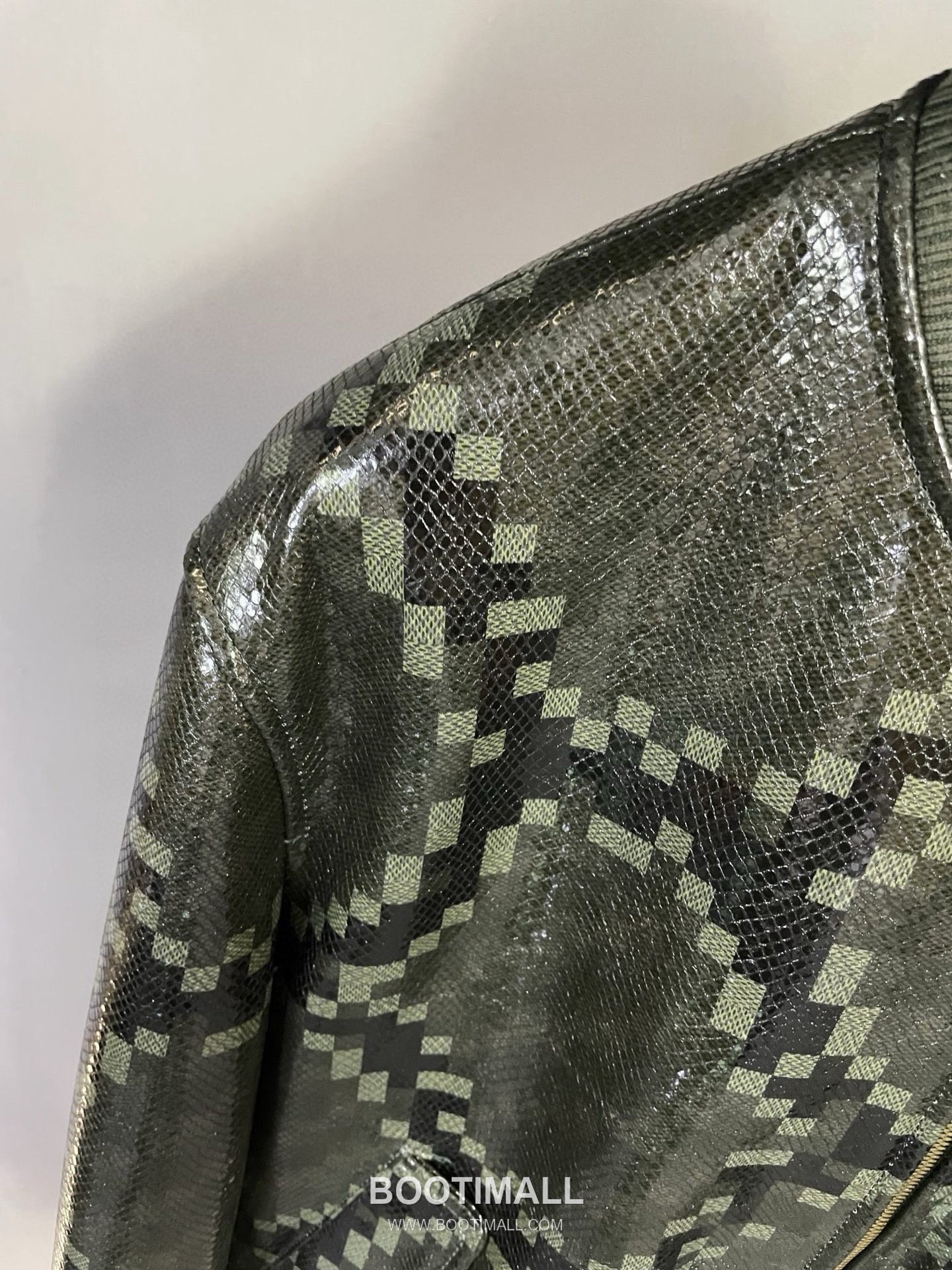 Louis Vuitton Snakeskin-Embossed Damier Leather Jacket Lambskin 루이비통 스네이크 엠보스드 다미에 가죽 재킷 양가죽 18