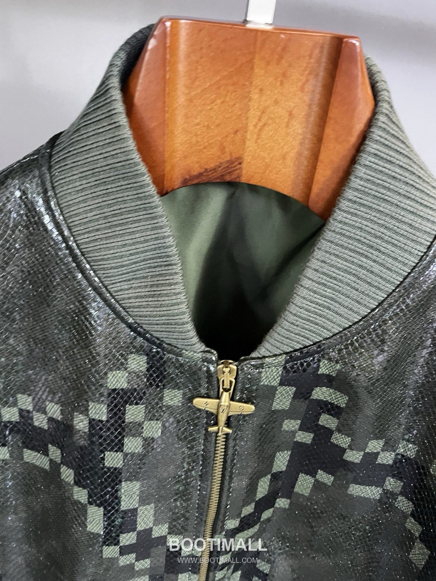 Louis Vuitton Snakeskin-Embossed Damier Leather Jacket Lambskin 루이비통 스네이크 엠보스드 다미에 가죽 재킷 양가죽 20