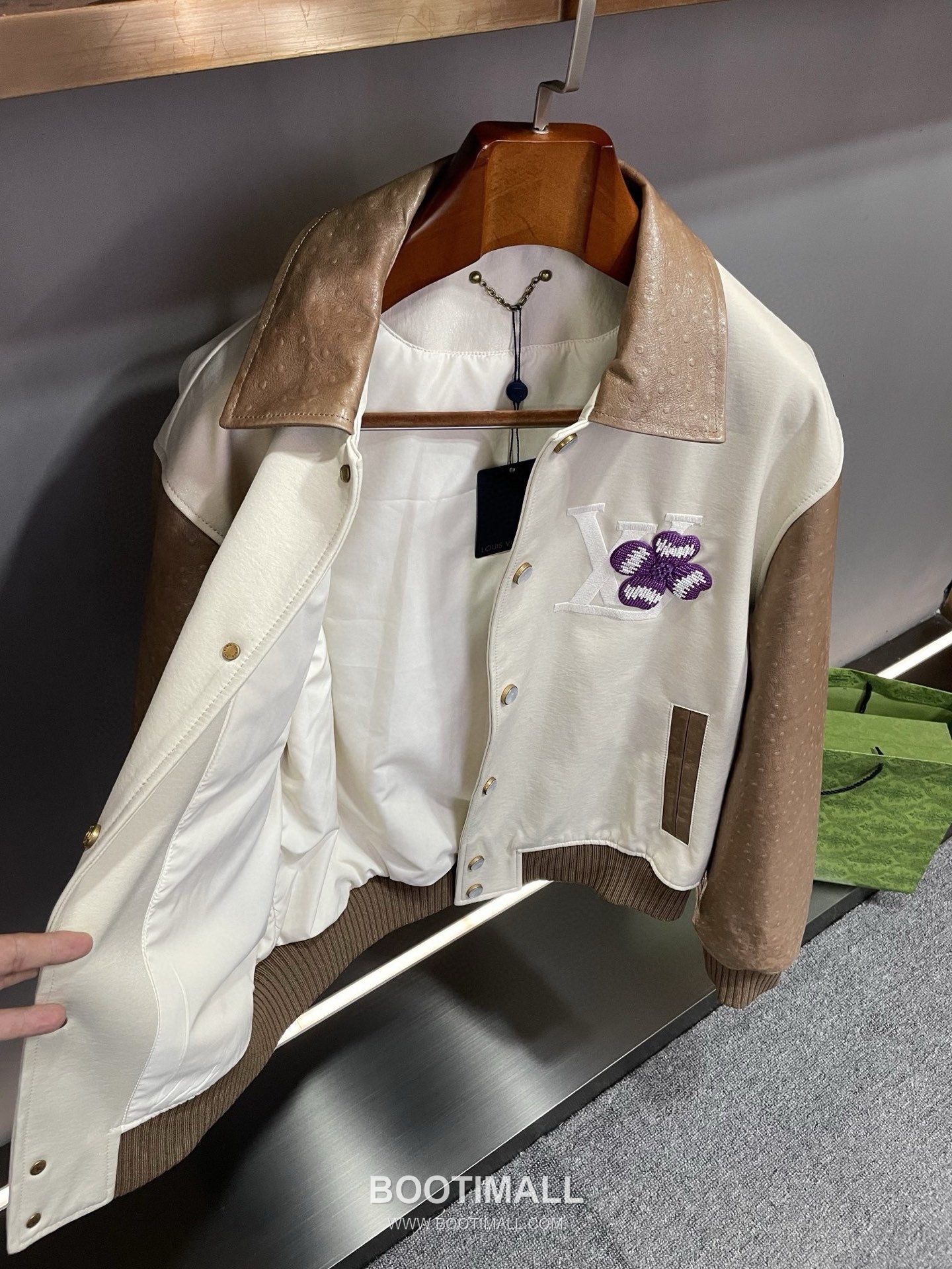 Louis Vuitton Ostrich Leather Embroidered Outerwear Brown Jacket 루이비통 오스트리치 가죽 자수 아우터 브라운 자켓 19