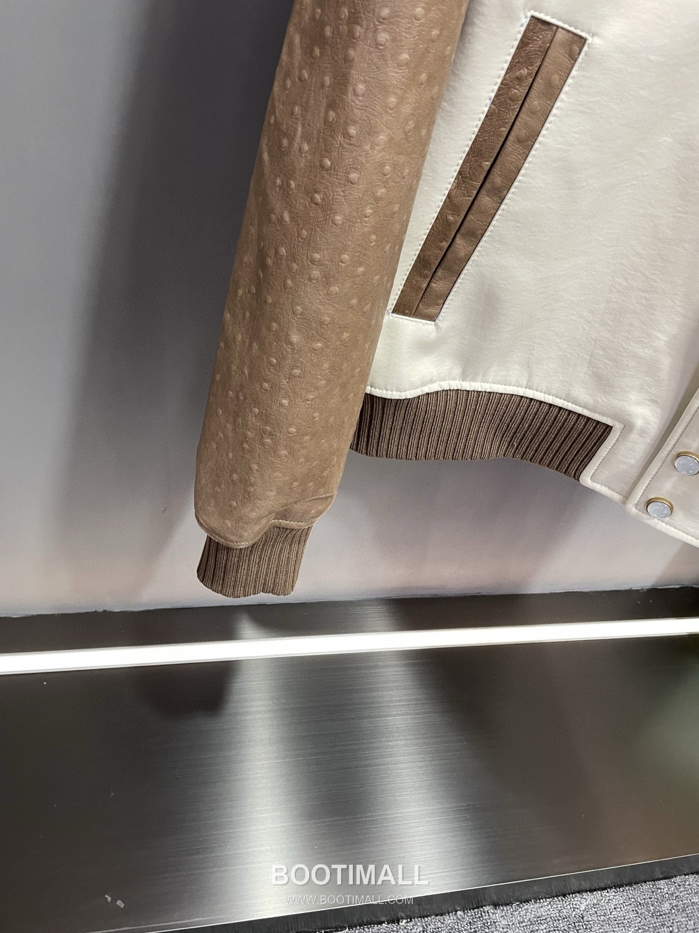 Louis Vuitton Ostrich Leather Embroidered Outerwear Brown Jacket 루이비통 오스트리치 가죽 자수 아우터 브라운 자켓 22