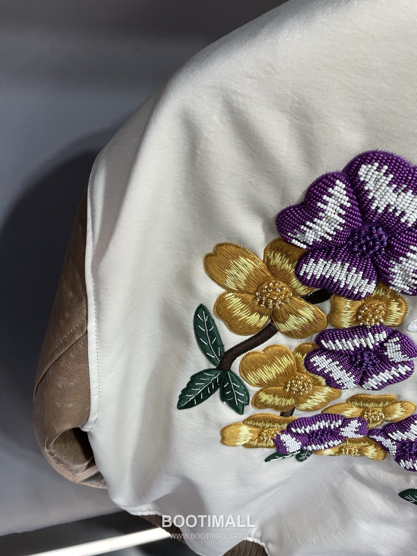 Louis Vuitton Ostrich Leather Embroidered Outerwear Brown Jacket 루이비통 오스트리치 가죽 자수 아우터 브라운 자켓 25