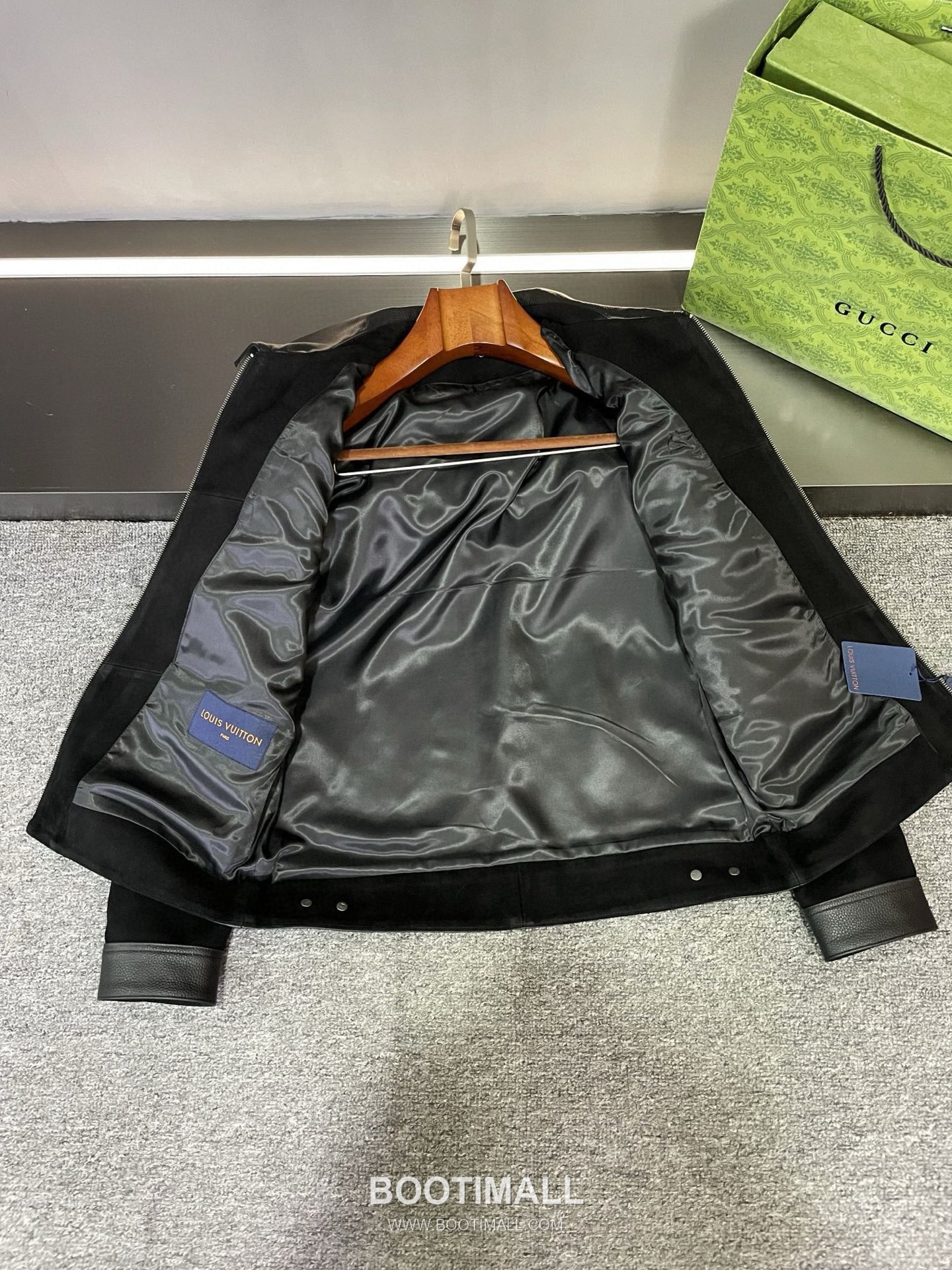 Louis Vuitton Laser-Perforated Shearling Jacket Lambskin Black Leather 루이비통 레이저 펀칭 시어링 재킷 양가죽 블랙 가죽 13