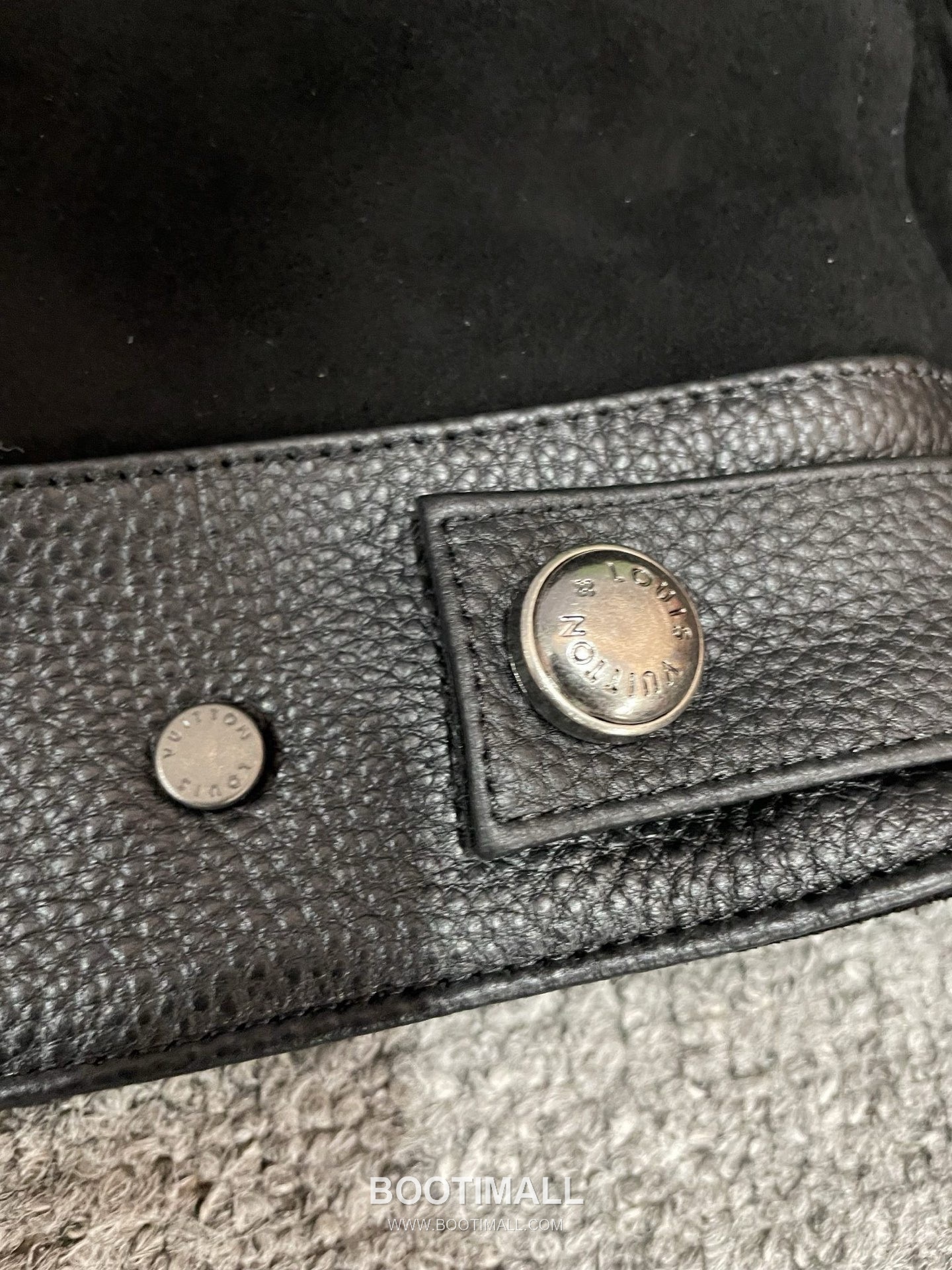 Louis Vuitton Laser-Perforated Shearling Jacket Lambskin Black Leather 루이비통 레이저 펀칭 시어링 재킷 양가죽 블랙 가죽 17