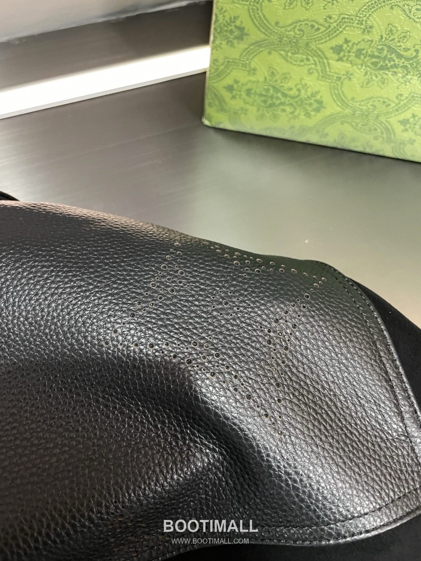 Louis Vuitton Laser-Perforated Shearling Jacket Lambskin Black Leather 루이비통 레이저 펀칭 시어링 재킷 양가죽 블랙 가죽 19