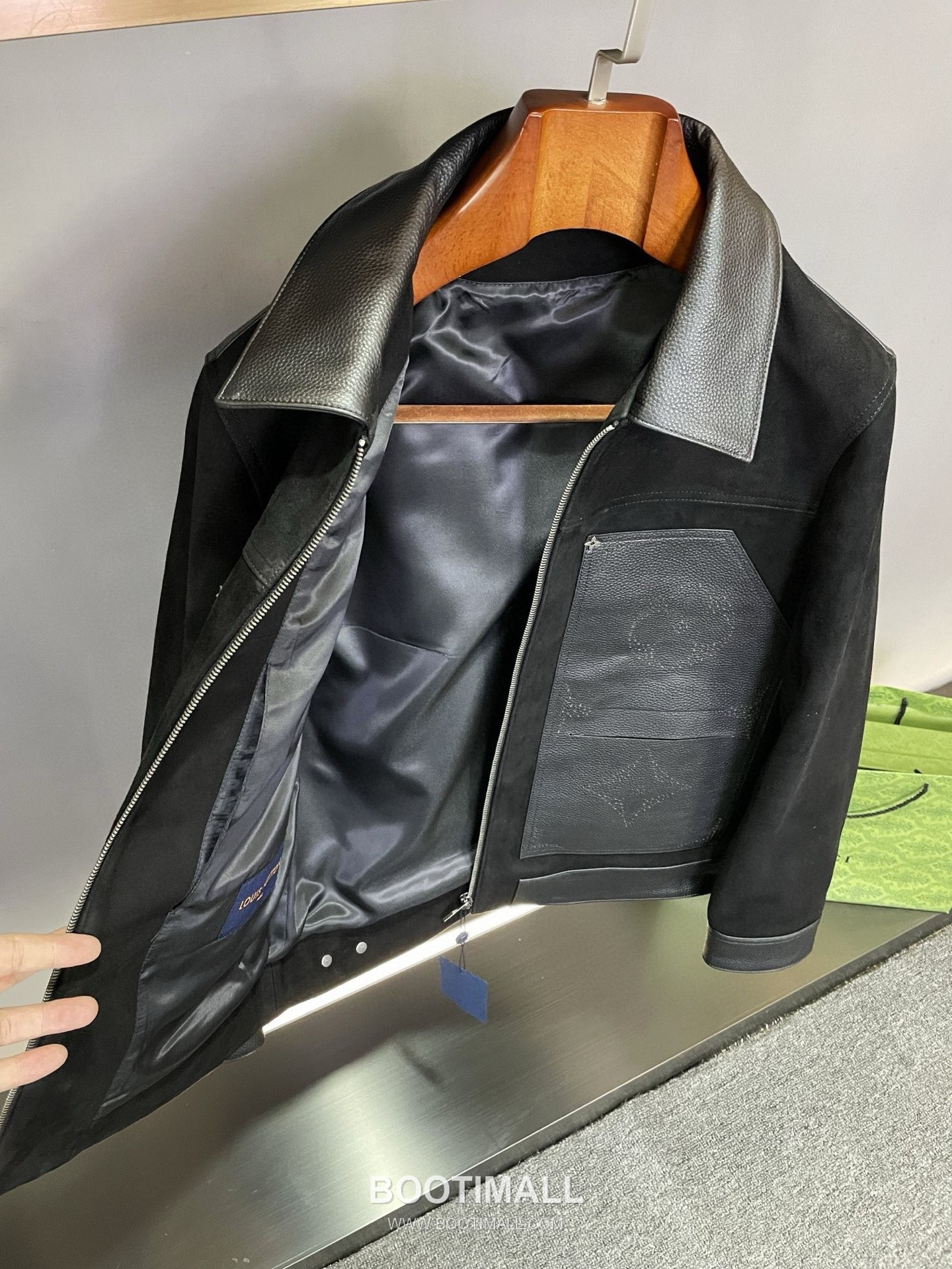 Louis Vuitton Laser-Perforated Shearling Jacket Lambskin Black Leather 루이비통 레이저 펀칭 시어링 재킷 양가죽 블랙 가죽 22