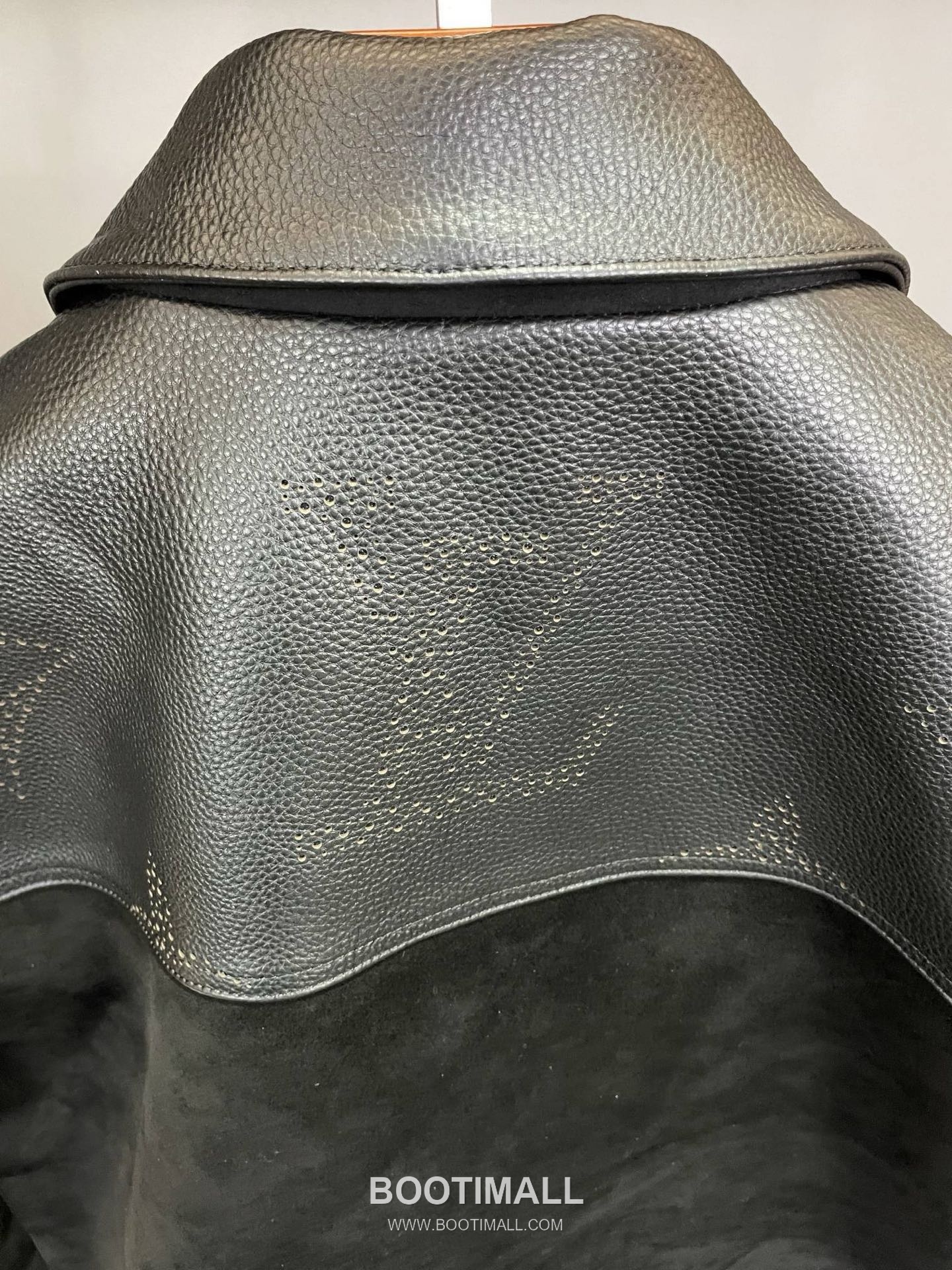 Louis Vuitton Laser-Perforated Shearling Jacket Lambskin Black Leather 루이비통 레이저 펀칭 시어링 재킷 양가죽 블랙 가죽 24