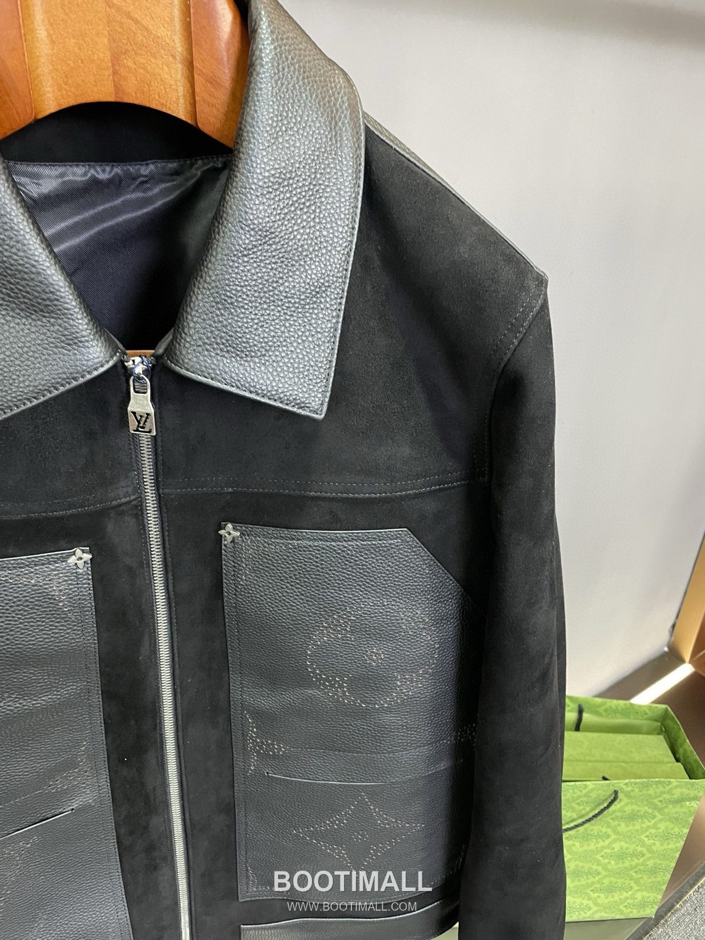 Louis Vuitton Laser-Perforated Shearling Jacket Lambskin Black Leather 루이비통 레이저 펀칭 시어링 재킷 양가죽 블랙 가죽 25