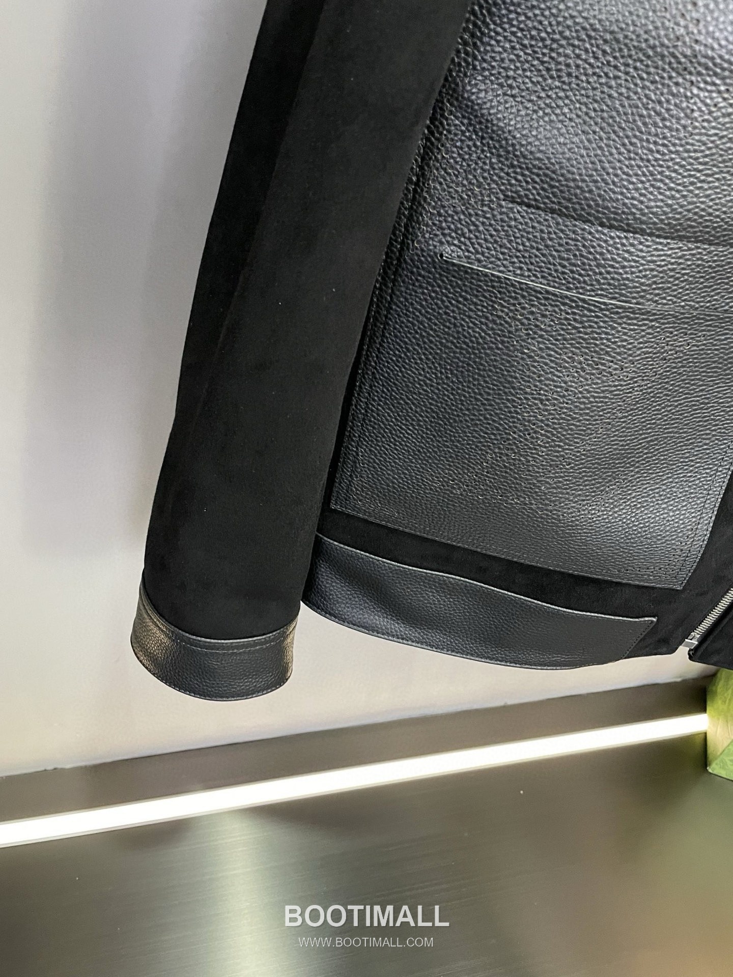 Louis Vuitton Laser-Perforated Shearling Jacket Lambskin Black Leather 루이비통 레이저 펀칭 시어링 재킷 양가죽 블랙 가죽 26