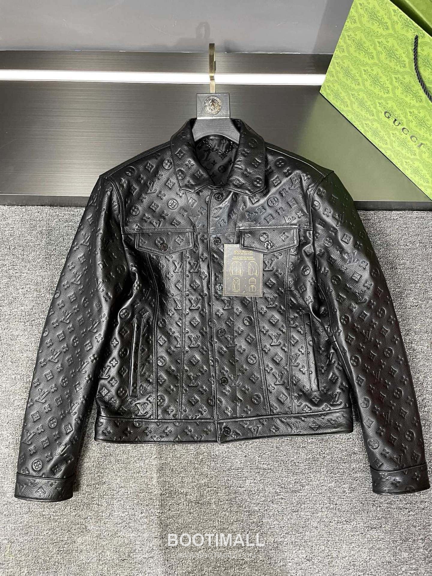 Louis Vuitton Monogram Embossed Leather Jacket Calfskin 루이비통 모노그램 엠보스드 레더 재킷 송아지가죽 2