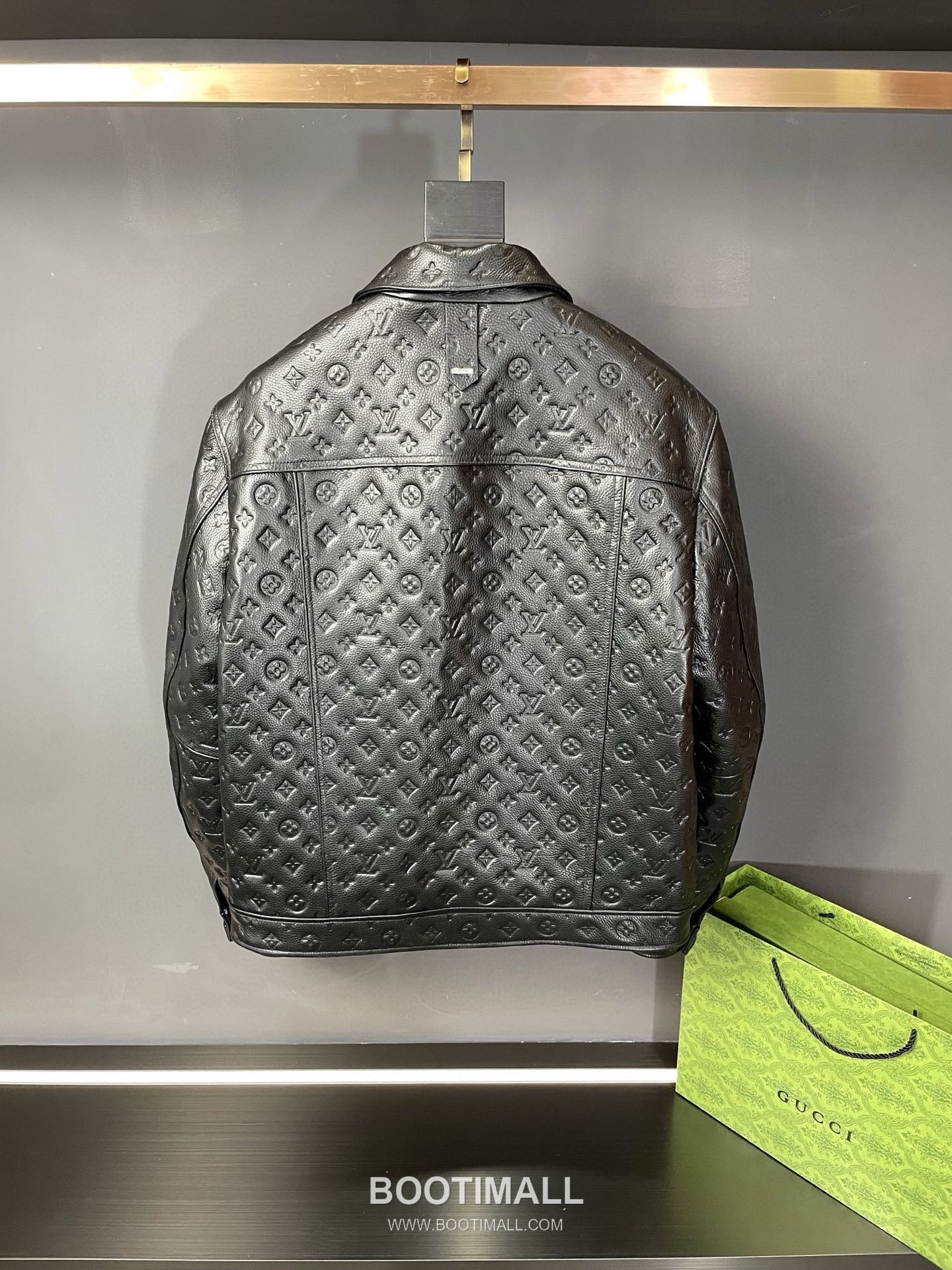 Louis Vuitton Monogram Embossed Leather Jacket Calfskin 루이비통 모노그램 엠보스드 레더 재킷 송아지가죽 13