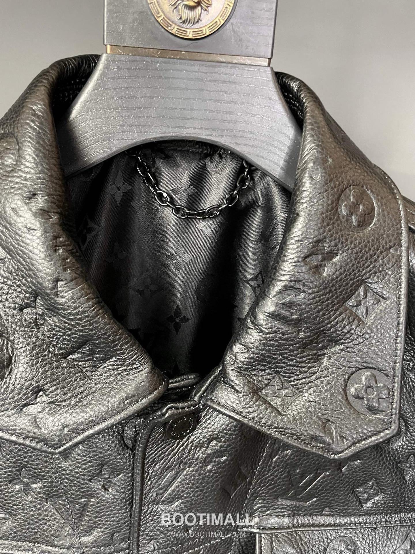 Louis Vuitton Monogram Embossed Leather Jacket Calfskin 루이비통 모노그램 엠보스드 레더 재킷 송아지가죽 15