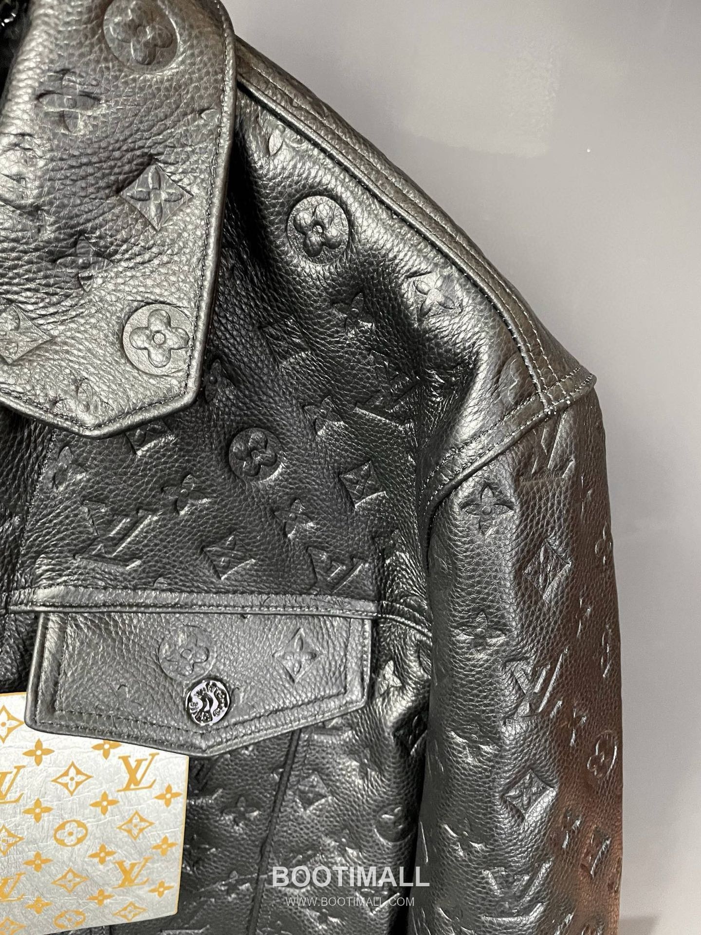 Louis Vuitton Monogram Embossed Leather Jacket Calfskin 루이비통 모노그램 엠보스드 레더 재킷 송아지가죽 19