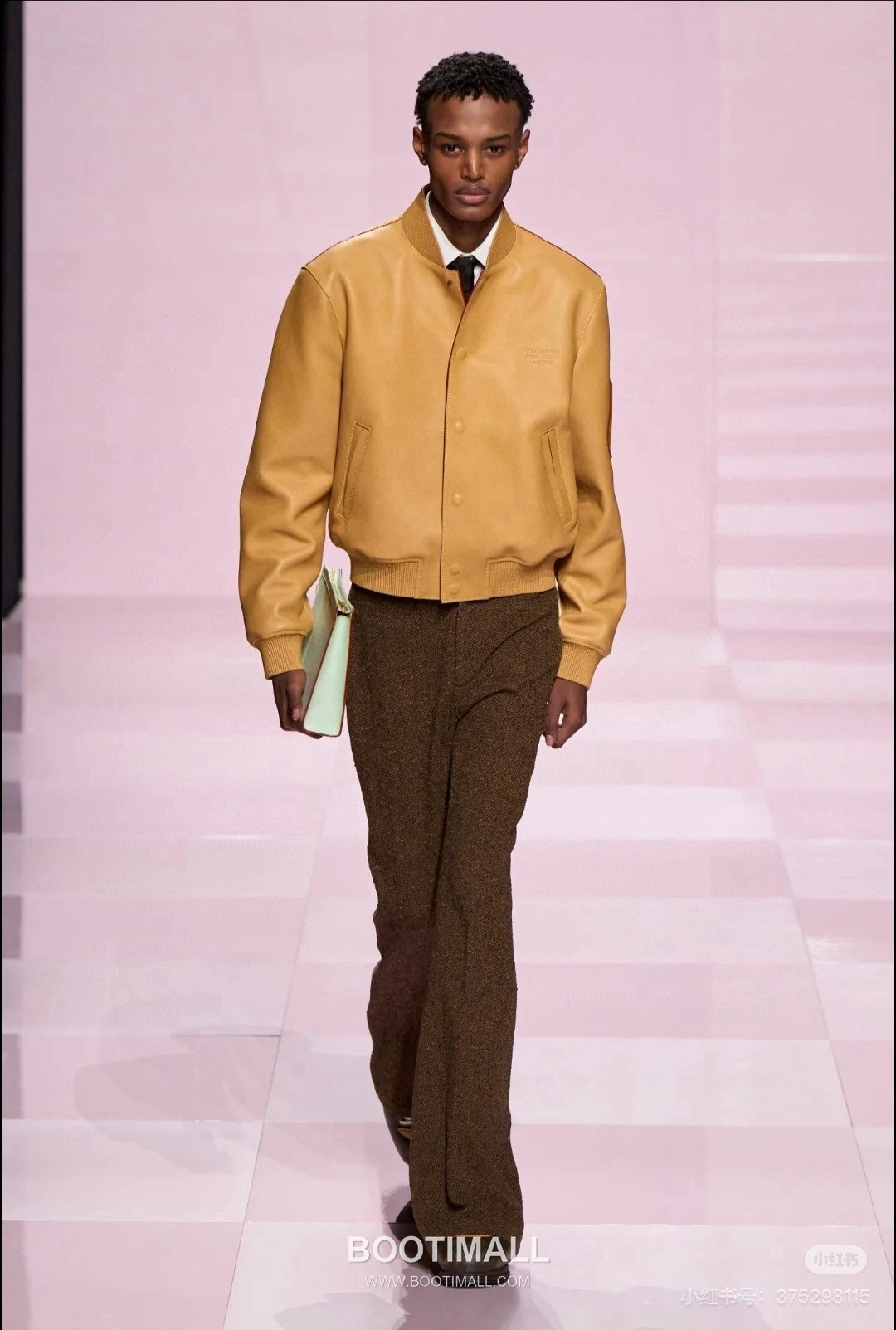 Louis Vuitton Remember the Future Calfskin Outerwear Yellow Jacket 루이비통 리멤버 더 퓨처 카프스킨 아우터 송아지가죽 옐로우 자켓 2