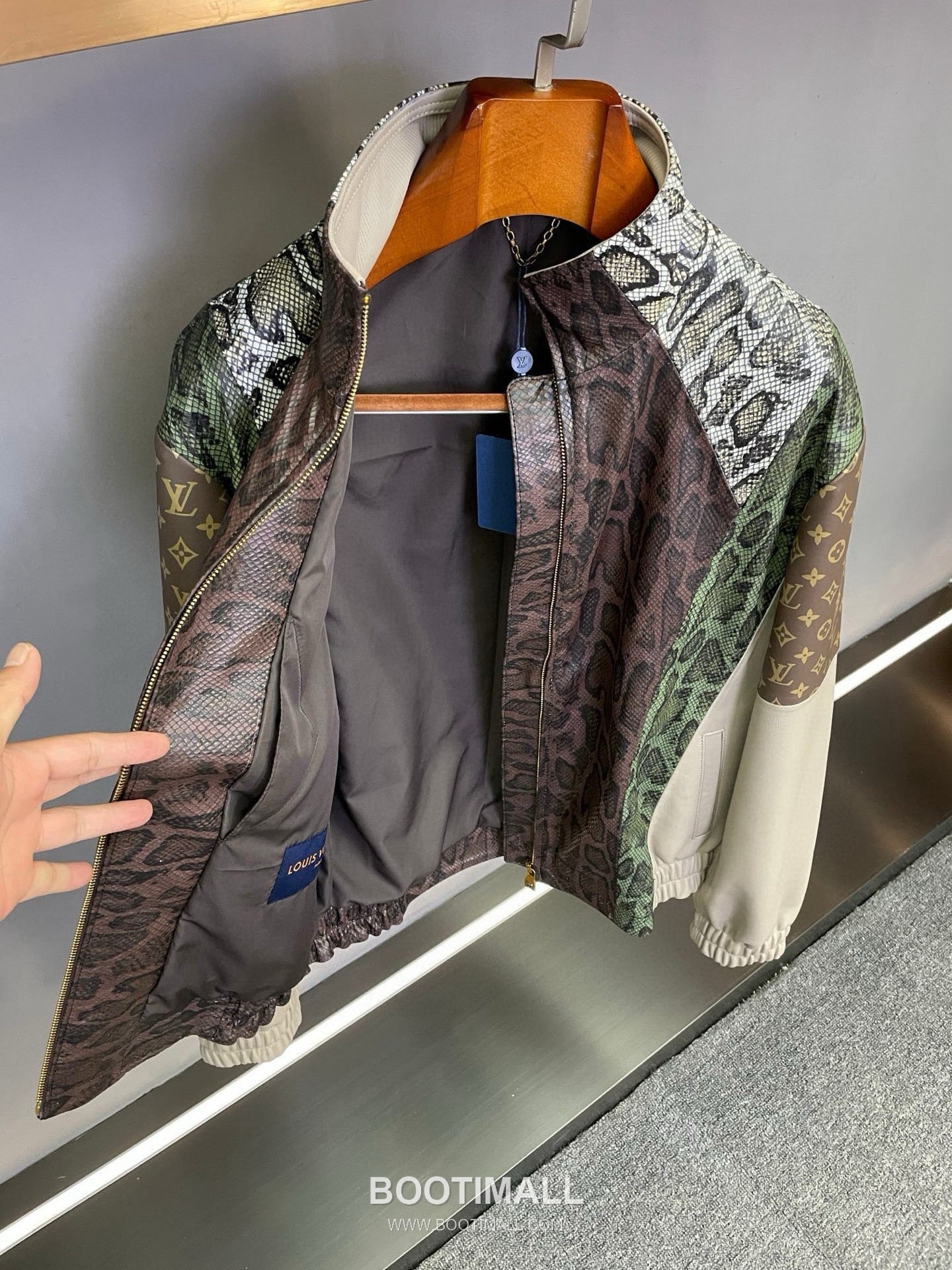 Louis Vuitton Snakeskin-Effect Leather Jacket Lambskin 루이비통 스네이크 이펙트 레더 재킷 양가죽 11