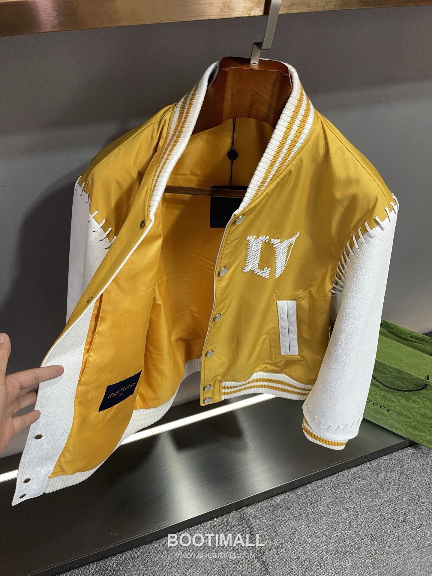 Louis Vuitton Leather Varsity Jacket Polyester Calfskin Lambskin Yellow 루이비통 가죽 바시티 재킷 폴리에스터 송아지가죽 양가죽 옐로우 23