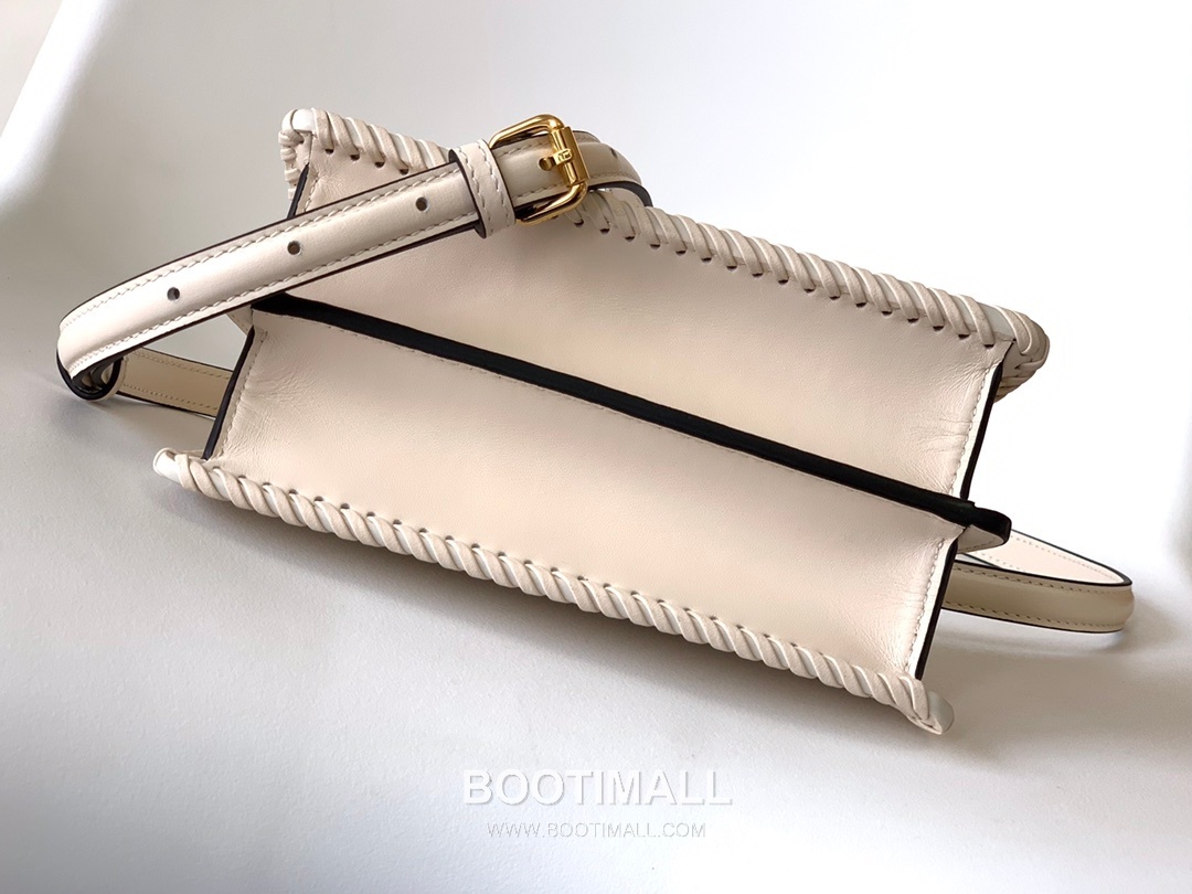 Fendi Peekaboo ISeeU Mini Leather Black Top Handle Bag 펜디 피카부 아이씨유 미니 가죽 블랙 탑핸들백 20cm 8