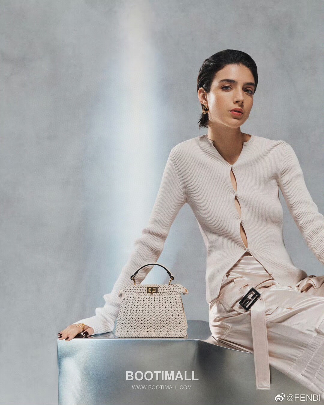 Fendi Peekaboo ISeeU Mini Leather Black Top Handle Bag 펜디 피카부 아이씨유 미니 가죽 블랙 탑핸들백 20cm 20