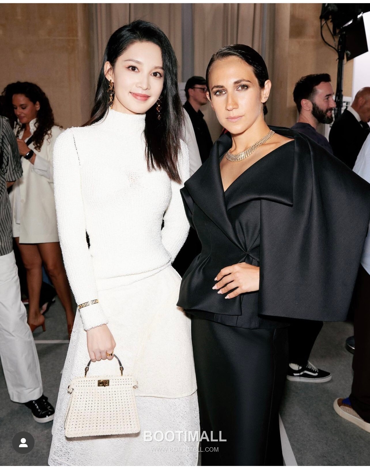 Fendi Peekaboo ISeeU Mini Leather Black Top Handle Bag 펜디 피카부 아이씨유 미니 가죽 블랙 탑핸들백 20cm 21