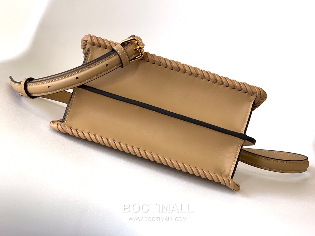 Fendi Peekaboo ISeeU Mini Leather Black Top Handle Bag 펜디 피카부 아이씨유 미니 가죽 블랙 탑핸들백 20cm 11