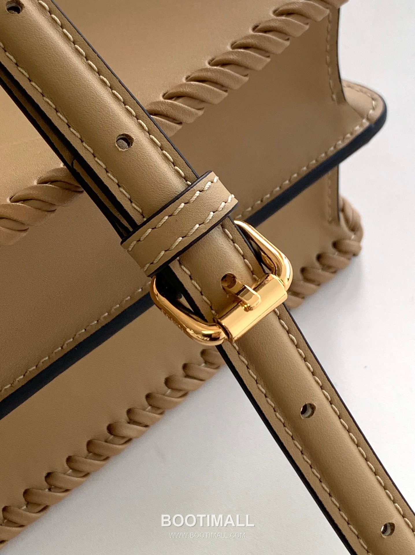 Fendi Peekaboo ISeeU Mini Leather Black Top Handle Bag 펜디 피카부 아이씨유 미니 가죽 블랙 탑핸들백 20cm 15