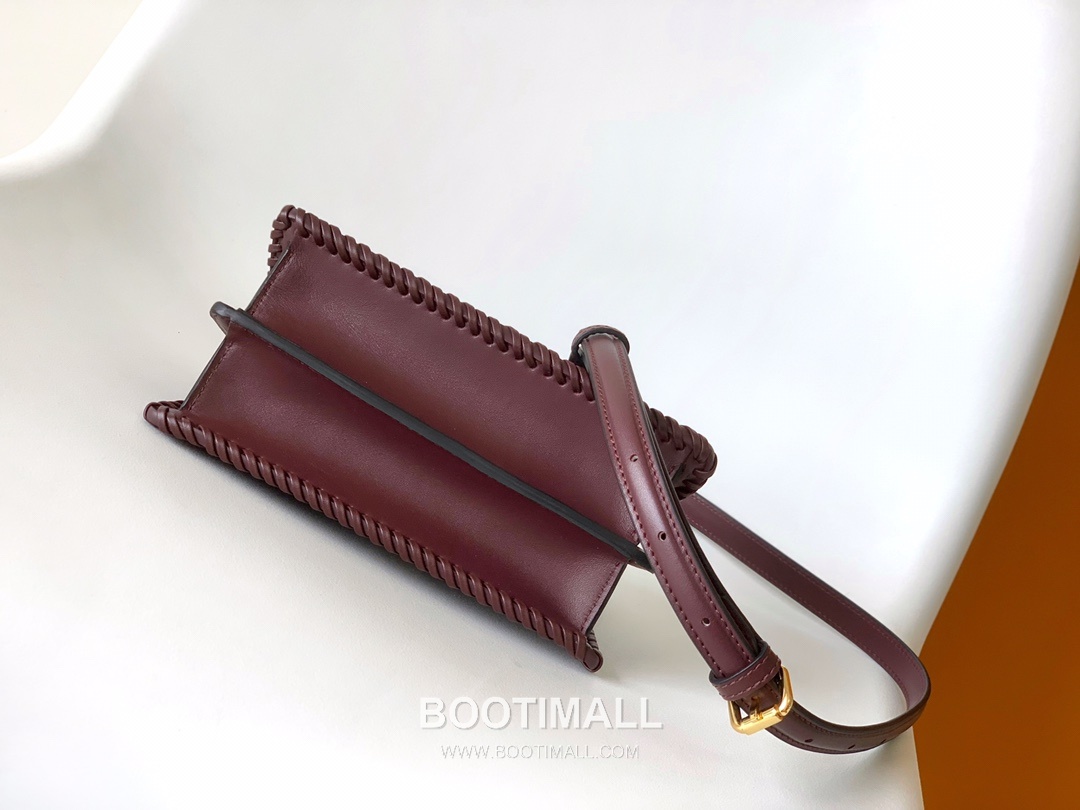 Fendi Peekaboo ISeeU Mini Leather Black Top Handle Bag 펜디 피카부 아이씨유 미니 가죽 블랙 탑핸들백 20cm 12