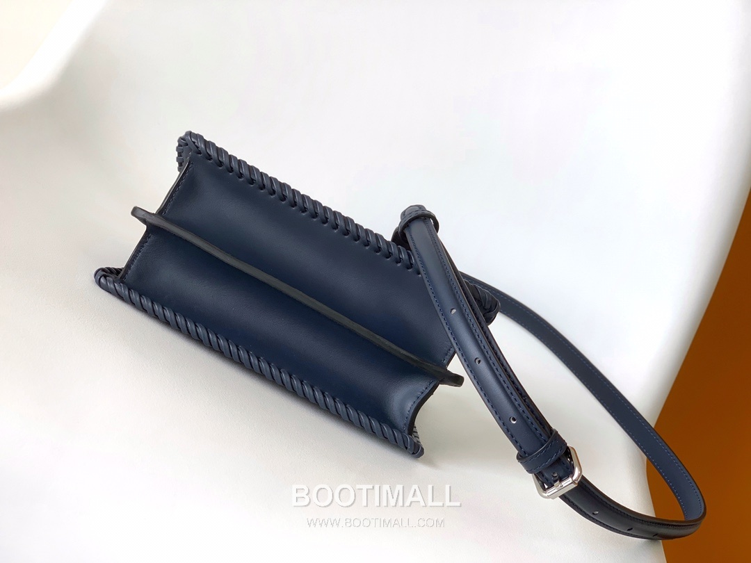 Fendi Peekaboo ISeeU Mini Leather Black Top Handle Bag 펜디 피카부 아이씨유 미니 가죽 블랙 탑핸들백 20cm 12