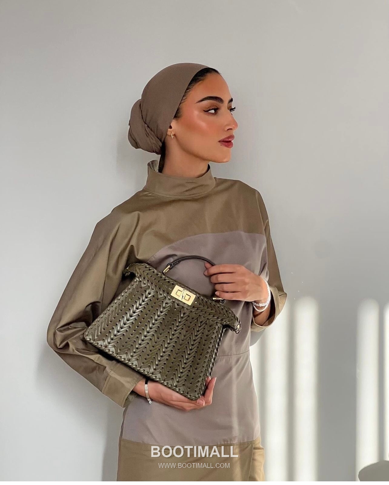 Fendi Peekaboo ISeeU Leather Top Handle Bag 펜디 피카부 아이씨유 가죽 탑핸들백 27cm 1