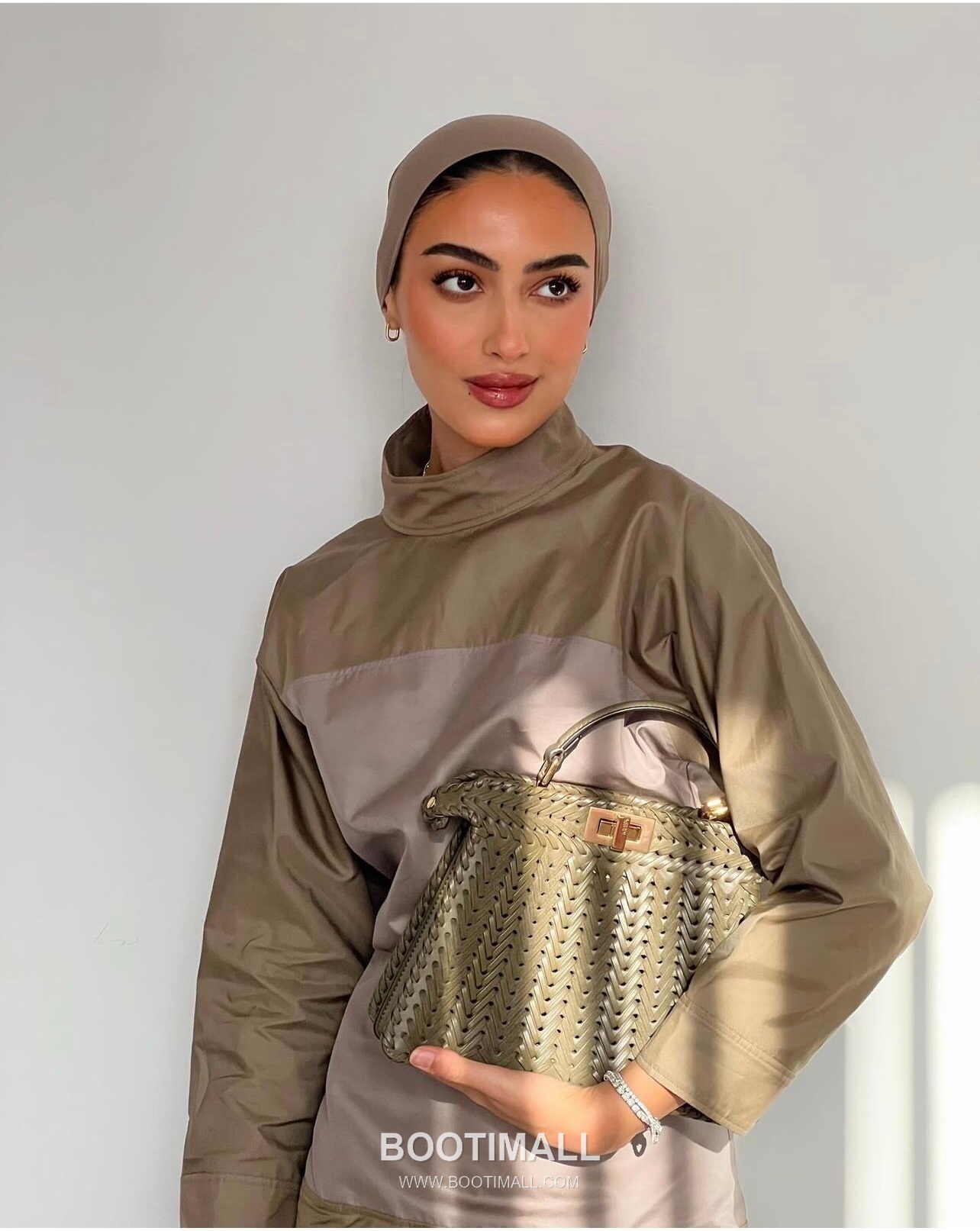 Fendi Peekaboo ISeeU Leather Top Handle Bag 펜디 피카부 아이씨유 가죽 탑핸들백 27cm 2