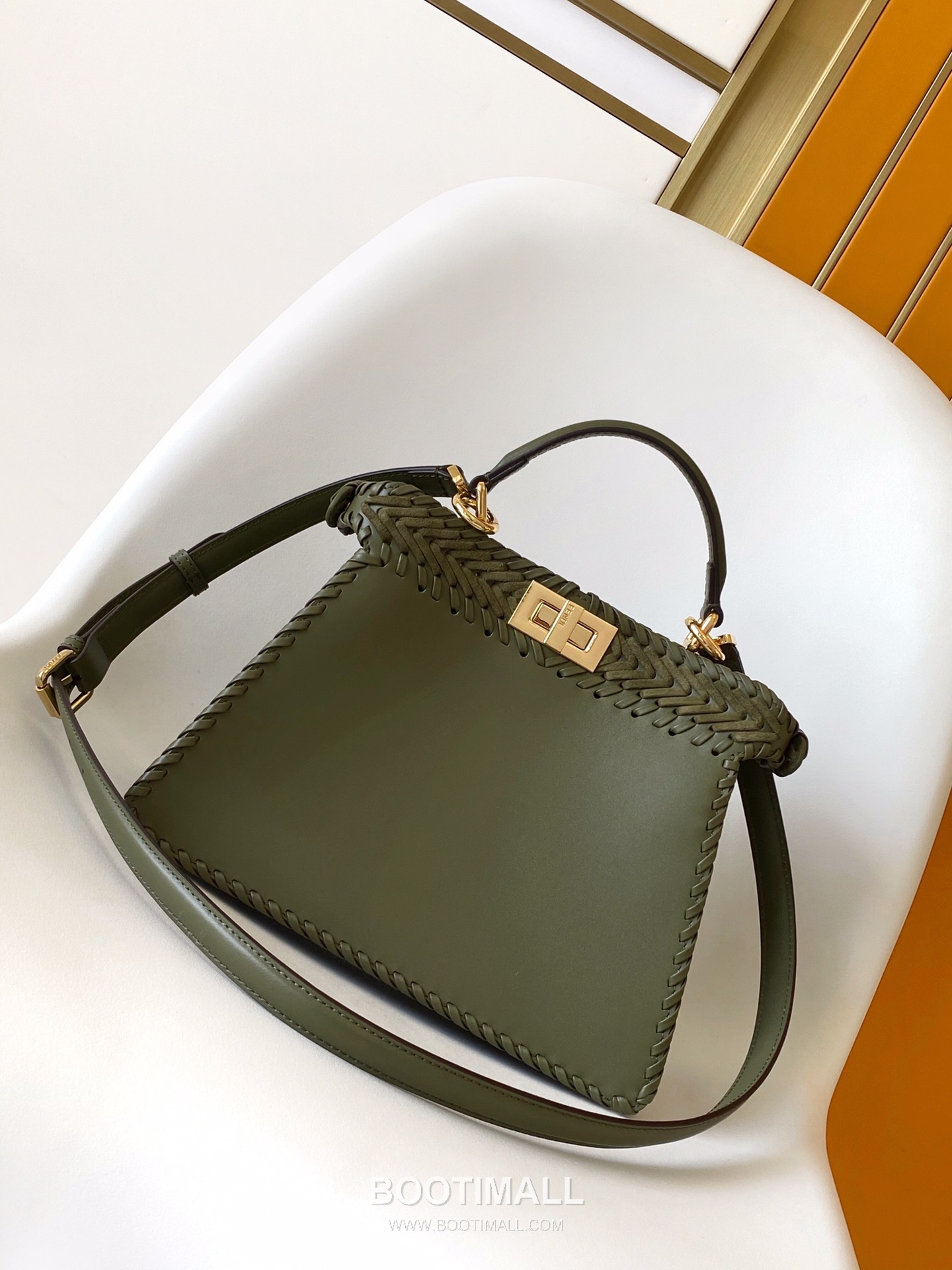 Fendi Peekaboo ISeeU Leather Top Handle Bag 펜디 피카부 아이씨유 가죽 탑핸들백 27cm 10