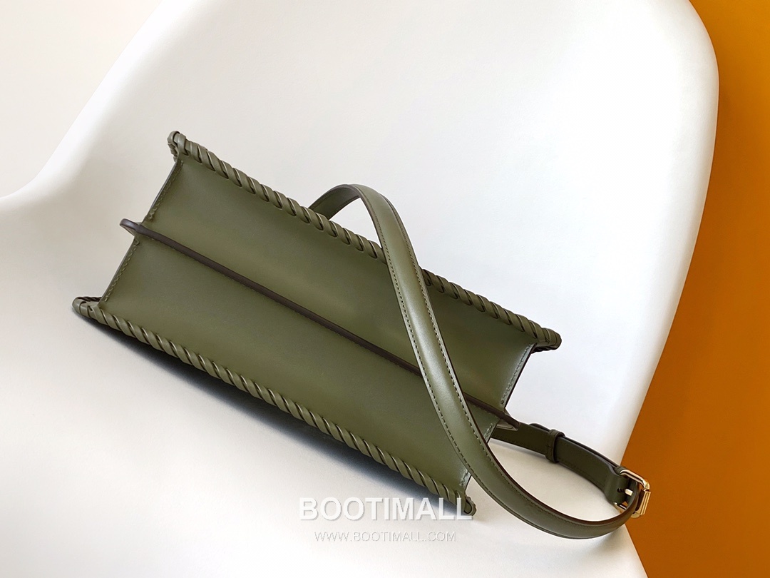 Fendi Peekaboo ISeeU Leather Top Handle Bag 펜디 피카부 아이씨유 가죽 탑핸들백 27cm 12