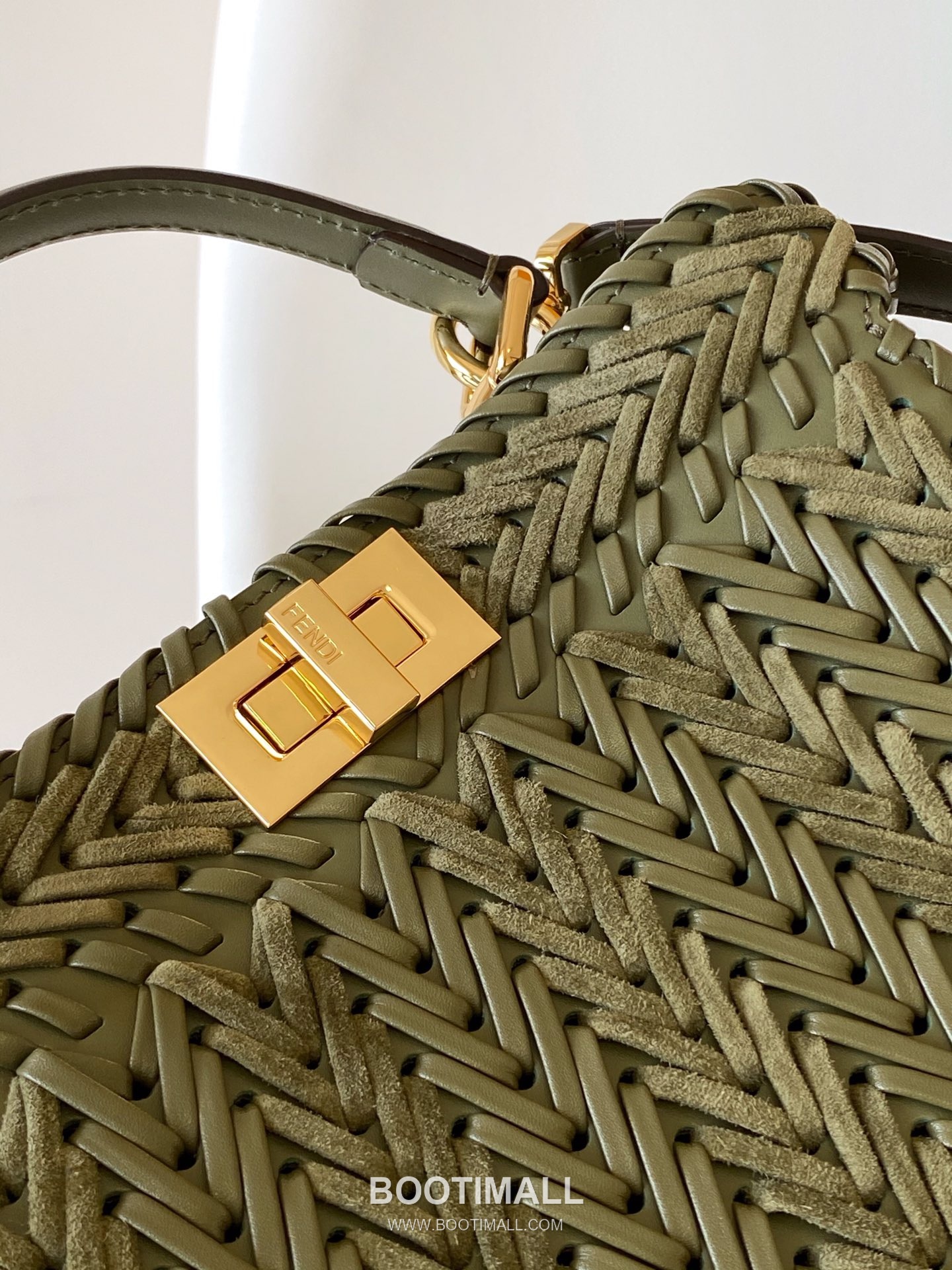 Fendi Peekaboo ISeeU Leather Top Handle Bag 펜디 피카부 아이씨유 가죽 탑핸들백 27cm 17