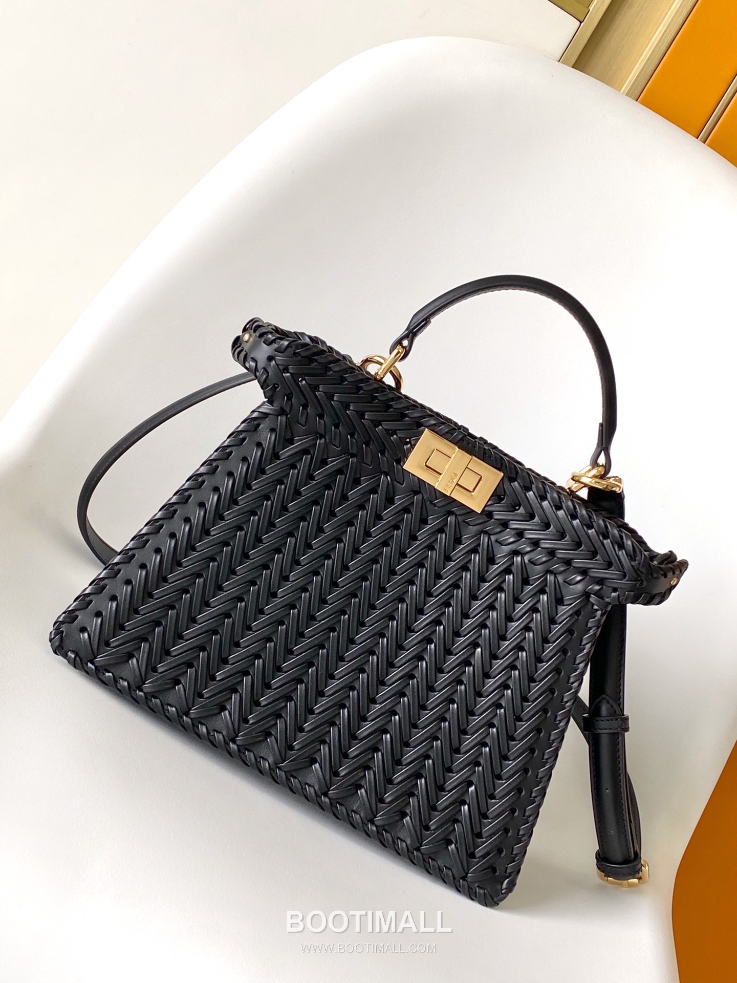 Fendi Peekaboo ISeeU Braided Imported Leather Beige Top Handle Bag 펜디 피카부 아이씨유 브레이디드 수입 가죽 베이지 탑핸들백 27cm 9