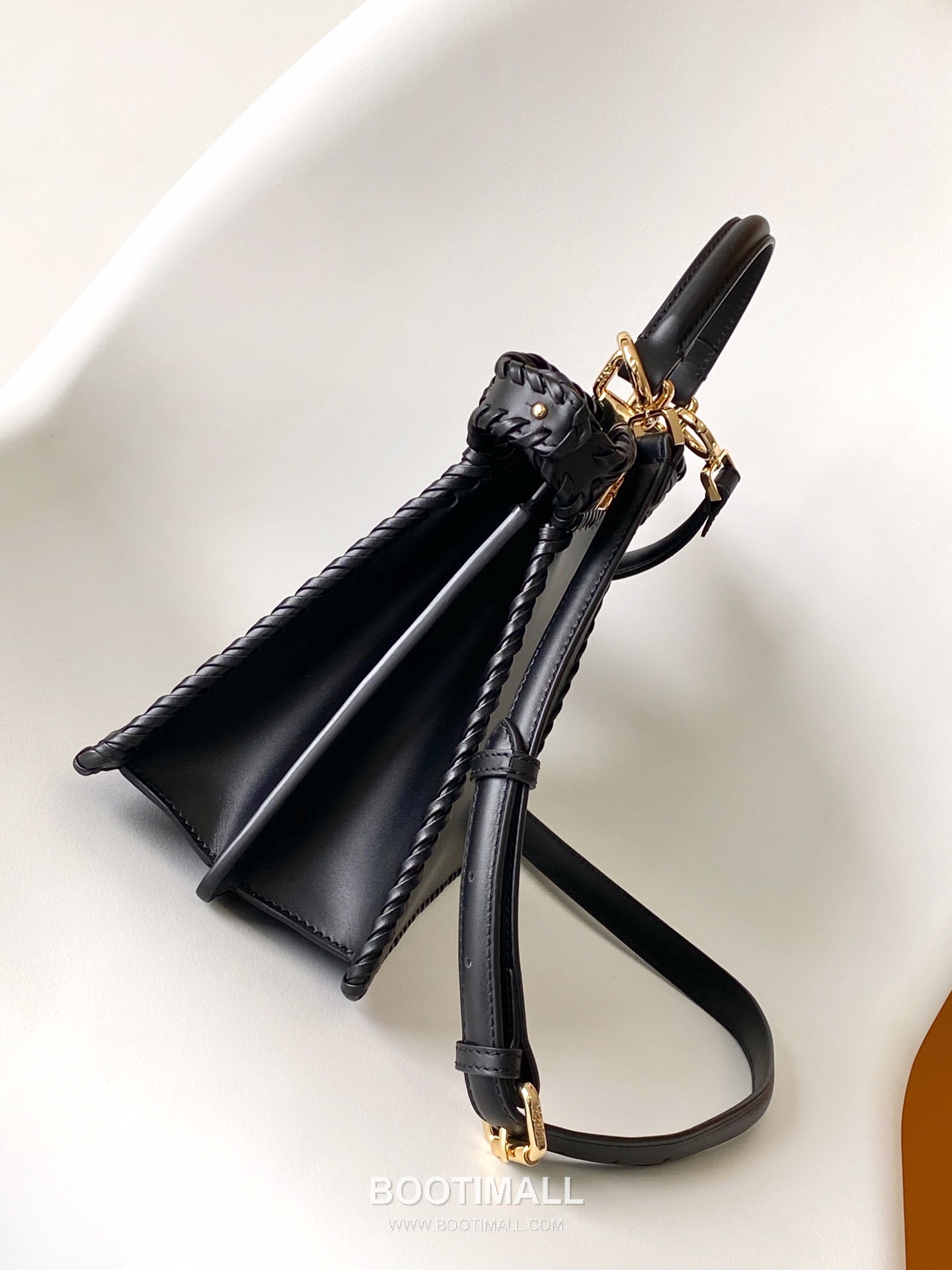 Fendi Peekaboo ISeeU Braided Imported Leather Beige Top Handle Bag 펜디 피카부 아이씨유 브레이디드 수입 가죽 베이지 탑핸들백 27cm 11