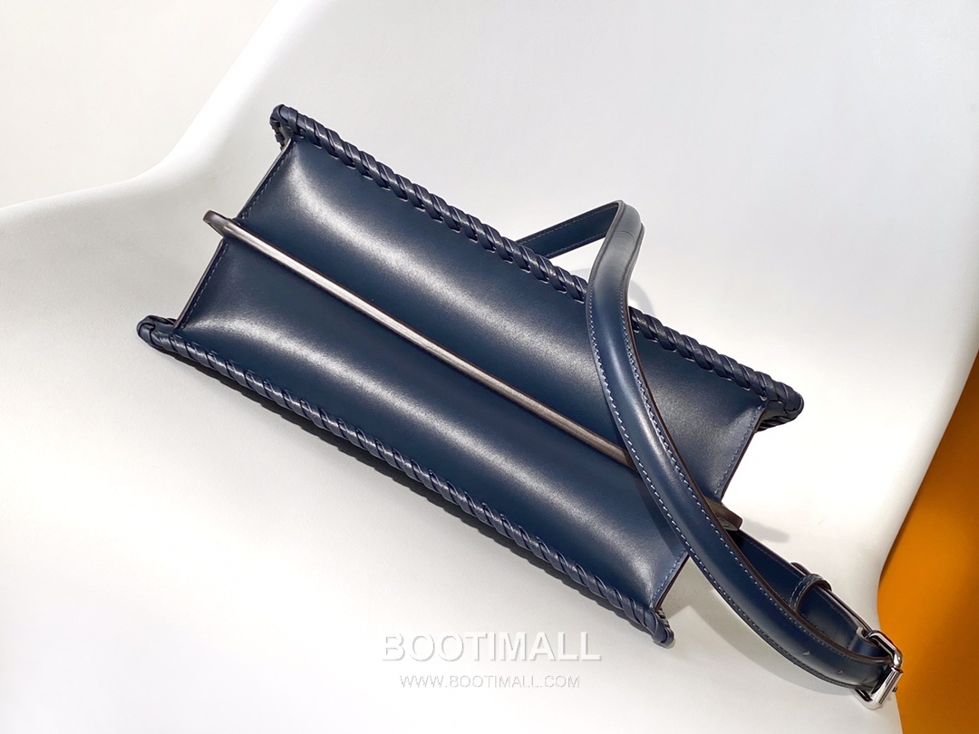 Fendi Peekaboo ISeeU Braided Imported Leather Beige Top Handle Bag 펜디 피카부 아이씨유 브레이디드 수입 가죽 베이지 탑핸들백 27cm 9