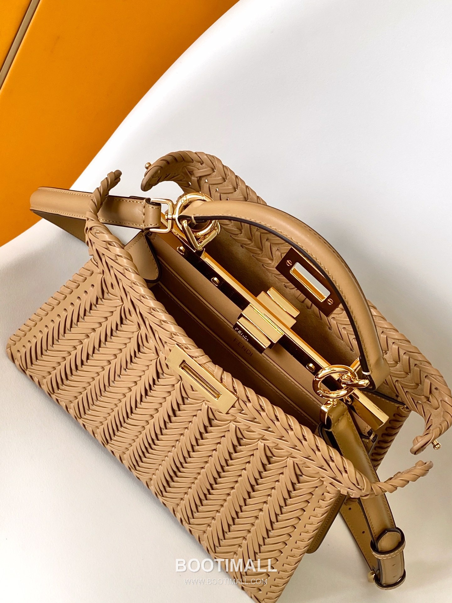 Fendi Peekaboo ISeeU Leather Top Handle Bag 펜디 피카부 아이씨유 가죽 탑핸들백 27cm 10