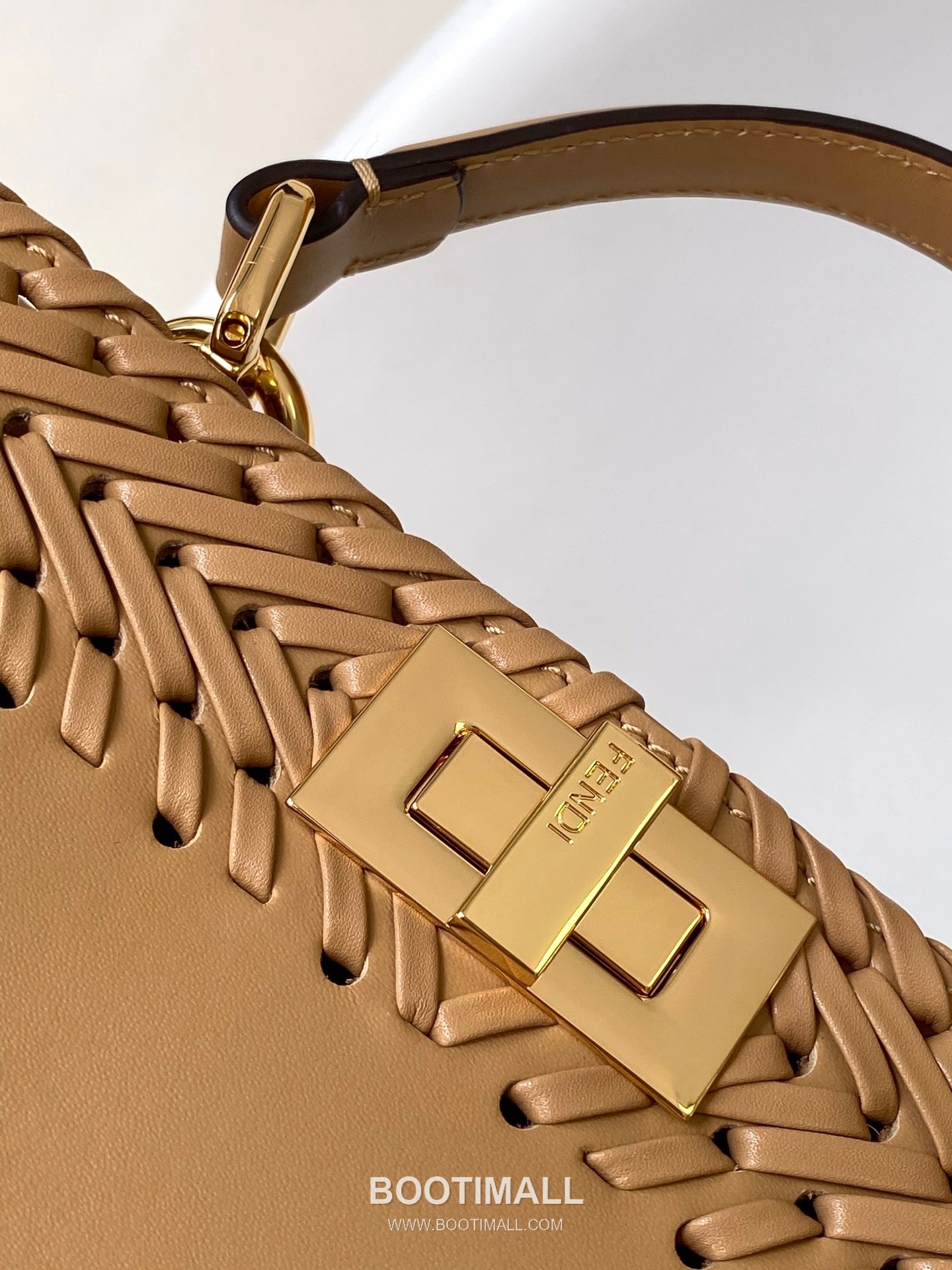 Fendi Peekaboo ISeeU Leather Top Handle Bag 펜디 피카부 아이씨유 가죽 탑핸들백 27cm 12