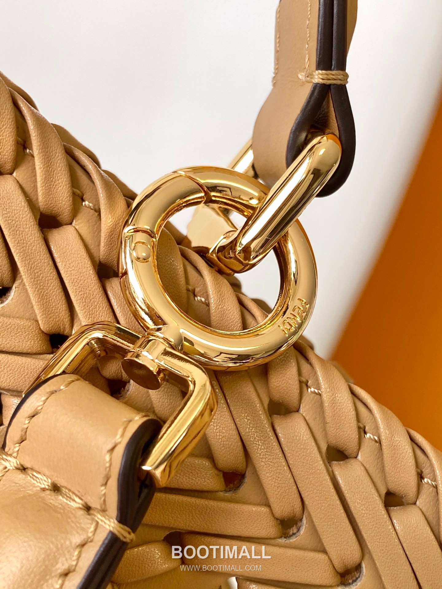 Fendi Peekaboo ISeeU Leather Top Handle Bag 펜디 피카부 아이씨유 가죽 탑핸들백 27cm 13