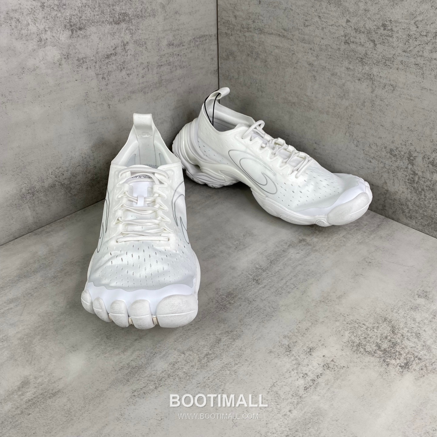Balenciaga Anatomic Runner Five-Toe Low Sneakers 발렌시아가 아나토믹 러너 파이브토 로우 스니커즈 2
